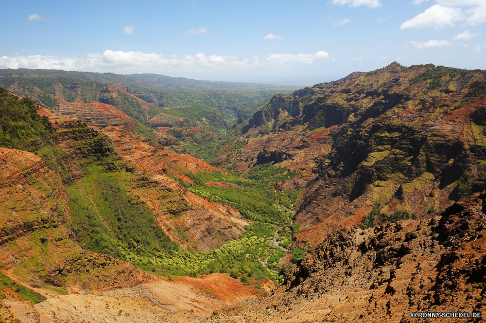 Waimea Canyon Schlucht Tal Schlucht Berg Landschaft Berge natürliche depression Fels Reisen Himmel nationalen Wüste Park Tourismus landschaftlich Bereich Felsen Klippe Fluss im freien Wolken Stein Felge Geologie Baum Aushöhlung Hochland im freien Wandern Urlaub Wildnis Grand Westen Südwesten Sand Szenerie Orange Wahrzeichen Abenteuer geologische Wunder Tourist Hügel Mesa Wald Spitze Welt Wolke Süden natürliche Bäume Umgebung Sandstein Gras Bildung Horizont Wasser Bereich hoch Szene Sommer Straße übergeben Aussicht Hügel Sonne geologische formation Panorama Steine Licht See Sonnenuntergang Schnee Spitzen Grat Gelände gelb bunte Land steilen Tag Wild Arid Mount Pflanze Farbe sonnig felsigen Boden trocken Braun fallen canyon valley ravine mountain landscape mountains natural depression rock travel sky national desert park tourism scenic range rocks cliff river outdoor clouds stone rim geology tree erosion highland outdoors hiking vacation wilderness grand west southwest sand scenery orange landmark adventure geological wonder tourist hill mesa forest peak world cloud south natural trees environment sandstone grass formation horizon water area high scene summer road pass vista hills sun geological formation panorama stones light lake sunset snow peaks ridge terrain yellow colorful land steep day wild arid mount plant color sunny rocky ground dry brown fall