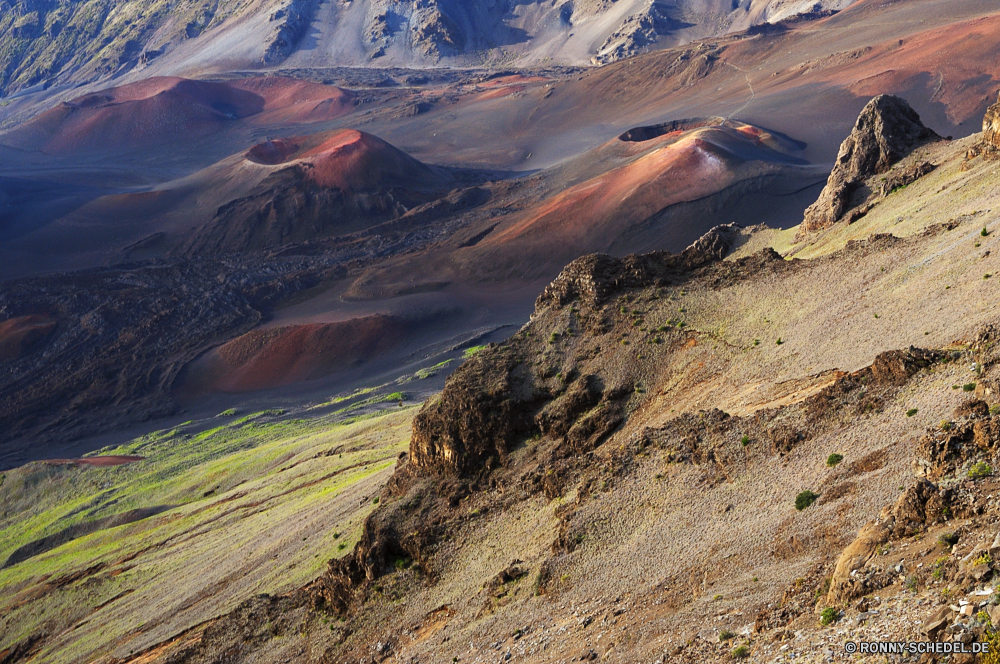 Haleakala National Park Berg Hochland Berge Bereich Landschaft Reisen Schnee Himmel Tal Spitze Wolken Gletscher hoch Park Wildnis Szenerie Tourismus landschaftlich Fluss Fels Schlucht nationalen Felsen Wald Gras im freien Hügel Schlucht geologische formation Wolke Eis Vulkan Sommer Alpen natürliche depression im freien Wandern Stein Baum übergeben Wasser Bäume Nach oben See Spitzen Höhe Gipfeltreffen Alpine felsigen Urlaub Winter Alp Steigung natürliche Höhe sonnig Mount natürliche Panorama Wild Aufstieg Klippe Land Becken Szene bewölkt Umgebung MT Trek Wandern Hügel kalt Abenteuer Ziel Sonne Linie Entwicklung des ländlichen Herbst am Berg Urlaub Klettern Wanderung Landschaften majestätisch Landschaften Steine Tourist Farbe mountain highland mountains range landscape travel snow sky valley peak clouds glacier high park wilderness scenery tourism scenic river rock canyon national rocks forest grass outdoors hill ravine geological formation cloud ice volcano summer alps natural depression outdoor hiking stone tree pass water trees top lake peaks altitude summit alpine rocky vacation winter alp slope natural elevation sunny mount natural panorama wild ascent cliff land basin scene cloudy environment mt trek trekking hills cold adventure destination sun line rural autumn mountainside holiday climbing hike landscapes majestic scenics stones tourist color