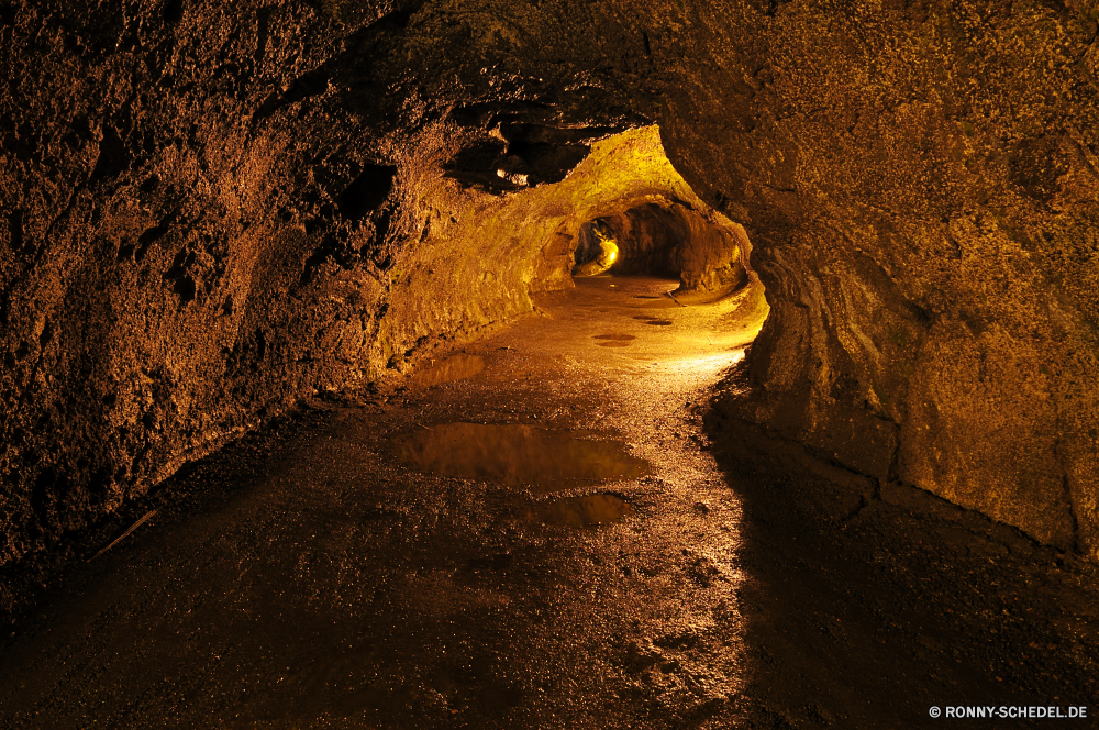 Thurston Lava Tube Höhle geologische formation Tunnel Stein Sand Fels Reisen Tourismus Mauer alt Landschaft Wasser Durchgang Schlucht Antike Erde Geologie dunkel landschaftlich Durchgang Textur Berg im freien Urlaub Boden Ozean Meer Art und Weise Licht natürliche Grunge Loch Sonnenuntergang Jahrgang Fluss Orange Strand Farbe Braun Himmel u-Bahn bunte Sandstein Park gelb Wüste Gebäude Architektur im Alter von mir Bildung Gestaltung Kultur nationalen Geschichte nass Wandern Verwittert Baum Sommer Tal historischen Retro Küste Oberfläche Aushöhlung Antik Mysterium Tapete im freien Abenteuer Kontur Innenseite Rau Sonne schmutzig Sonnenlicht Innenraum cave geological formation tunnel stone sand rock travel tourism wall old landscape water passage canyon ancient earth geology dark scenic passageway texture mountain outdoors vacation soil ocean sea way light natural grunge hole sunset vintage river orange beach color brown sky underground colorful sandstone park yellow desert building architecture aged mine formation design culture national history wet hiking weathered tree summer valley historic retro coast surface erosion antique mystery wallpaper outdoor adventure silhouette inside rough sun dirty sunlight interior