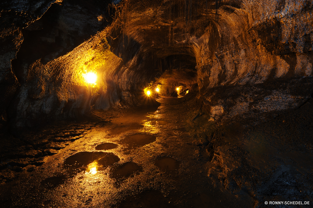 Thurston Lava Tube Höhle geologische formation Sonne Sonnenuntergang Nacht Orange Baum Himmel Reisen dunkel Kontur Wasser Licht Landschaft gelb Dämmerung Tourismus Sterne Sand Fels Stein Feuer landschaftlich Strand Sonnenlicht Meer Himmelskörper Szene Farbe Tunnel Bäume Sonnenaufgang alt Wolken Park Umgebung im freien bunte Urlaub Ozean natürliche Geologie Erde Szenerie Golden Architektur 'Nabend fallen Horizont Sommer im freien Fluss u-Bahn Herbst Urlaub Schlucht Lampe Tropischer mir heiß Berg Holz Beleuchtung Schatten Wald Mauer Dämmerung Mysterium Reiseziele Entspannung Küste Flamme Stadt Hintergrund Wärme Braun warm nationalen Fantasie Küste Gebäude hell cave geological formation sun sunset night orange tree sky travel dark silhouette water light landscape yellow dusk tourism star sand rock stone fire scenic beach sunlight sea celestial body scene color tunnel trees sunrise old clouds park environment outdoor colorful vacation ocean natural geology earth scenery golden architecture evening fall horizon summer outdoors river underground autumn holiday canyon lamp tropical mine hot mountain wood lighting shadow forest wall twilight mystery destinations relaxation coastline flame city backdrop heat brown warm national fantasy coast building bright