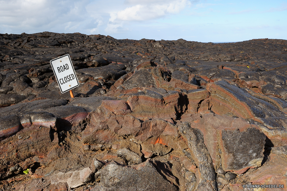 Hawaii Volcanos National Park Berg Müll Landschaft Himmel Fels Stein Berge Reisen Wüste Messing Vulkan Wildnis Sand Hügel Gedenkstätte trocken im freien Tourismus Park im freien Struktur Felsen landschaftlich Geologie Spitze Urlaub Wolke Sommer Klippe Wolken Fluss Tal hoch vulkanische niemand Land Süden außerhalb Architektur Erde Insel natürliche nationalen Bäume Barrier Extreme Bereich Hochland Tag Meer Backstein Küste Lava Baum Arid Strand Wasser Szene Abenteuer Reise alt See Umgebung Horizont Boden Dürre Gelände Aufstieg Wandern Panorama Landschaften Panorama Baumaterial Mauer Tourist Sonne Ökologie schmutzig Szenerie Steigung Frühling Schlucht mountain rubbish landscape sky rock stone mountains travel desert brass volcano wilderness sand hill memorial dry outdoors tourism park outdoor structure rocks scenic geology peak vacation cloud summer cliff clouds river valley high volcanic nobody land south outside architecture earth island natural national trees barrier extreme range highland day sea brick coast lava tree arid beach water scene adventure journey old lake environment horizon ground drought terrain ascent hiking panoramic scenics panorama building material wall tourist sun ecology dirty scenery slope spring canyon