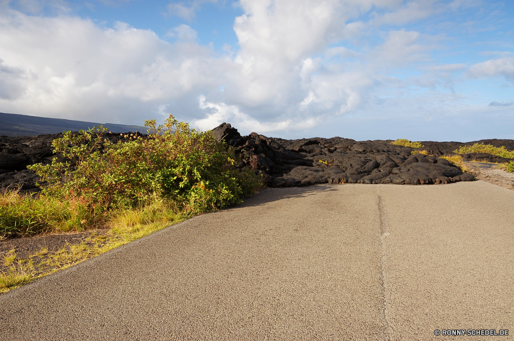 Hawaii Volcanos National Park Landschaft Straße Himmel Berg Hochland Wolken Reisen Berge Entwicklung des ländlichen Sand landschaftlich Gras Wüste Hügel Bereich Autobahn Land Horizont Düne Baum Feld Landschaft Szenerie Wolke Sommer Land Asphalt im freien Strecke Laufwerk Knoll Wald Autobahn Szene Reise Reise Umgebung Wiese natürliche bewölkt im freien Sonne Transport Tourismus Park Pfad Boden Urlaub Linie Kurve Aufstieg Wasser gelb Ziel Tal Bäume Hügel Spitze Pflanze Art und Weise Wildnis Fels Erde sonnig trocken Strand Steigung Verschieben natürliche Höhe Panorama geologische formation Abenteuer leere Frühling Licht Urlaub Geschwindigkeit Insel nationalen Farbe Fahrbahn Autobahn voran Vulkan Steppe Schmutz Bewegung Straße friedliche Verkehr Sonnenuntergang Bauernhof Sonnenlicht Reiner Landwirtschaft Tag Spur Felder einsam ruhig Bereich Wetter Wärme Biegung Herbst Saison landscape road sky mountain highland clouds travel mountains rural sand scenic grass desert hill range highway country horizon dune tree field countryside scenery cloud summer land asphalt outdoor route drive knoll forest freeway scene trip journey environment meadow natural cloudy outdoors sun transportation tourism park path soil vacation line curve ascent water yellow destination valley trees hills peak plant way wilderness rock earth sunny dry beach slope moving natural elevation panorama geological formation adventure empty spring light holiday speed island national color roadway motorway ahead volcano steppe dirt motion street peaceful transport sunset farm sunlight plain agriculture day lane fields lonely quiet area weather heat bend autumn season