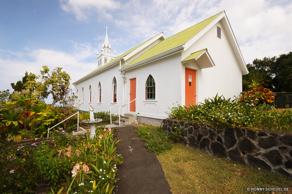 Painted Church Bungalow Haus Startseite Architektur Immobilien Real Residenz Gebäude Wohn Villa Eigenschaft Struktur Wohnung Garten moderne Dach Gehäuse Himmel Neu Bau Tür Suburban Windows Leben Backstein Hof Fenster teure Luxus Garage Hypothek aussenansicht Landschaft Investitionen Rasen Bäume Einfahrt Nachbarschaft Immobilien Gras überdachte Terasse Landschaftsbau Stein Terrasse Straße Realty Gärtnerisch gestaltet Vorstadt Vororten Reisen zeitgenössische Sommer Baum Vororte Häuser Familie Land Urban Dorf sonnig Raum Stadt Holz Stadt einzelne Urlaub geräumige Marke Herrenhaus Entwicklung des ländlichen Resort Blumen Eingang Lebensstil komfortable im freien alt Pflanzen Nizza Tourismus Zaun Gestaltung Häuser Gehweg Leben architektonische Wolken Bereich Erfolg aus Holz bungalow house home architecture estate real residence building residential villa property structure dwelling garden modern roof housing sky new construction door suburban windows living brick yard window expensive luxury garage mortgage exterior landscape investment lawn trees driveway neighborhood real estate grass porch landscaping stone patio street realty landscaped suburbia suburbs travel contemporary summer tree suburb houses family country urban village sunny space town wood city single vacation spacious brand mansion rural resort flowers entrance lifestyle comfortable outdoor old plants nice tourism fence design homes walkway life architectural clouds area success wooden