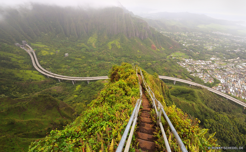 Haiku Stairs Hängebrücke Brücke Struktur Berg Landschaft Berge Reisen Wald Himmel Tal Track Straße Fluss landschaftlich im freien Szenerie Baum Hügel Hochland Wolken Fels Tourismus Wasser Park Sommer Bereich im freien Wildnis Bäume Wolke Stein Entwicklung des ländlichen Herbst Gras Umgebung Szene natürliche hoch Urlaub nationalen Reise Landschaft Hügel Spitze Transport Autobahn felsigen Wandern Felsen sonnig Zug Reise Tag See friedliche Feld Horizont Eisenbahn Land Art und Weise Frühling fallen Schnee Gelände Wanderweg Landschaften Stream Belaubung Tourist Schlucht gelb Urlaub Wanderung übergeben Farbe Tropischer Abenteuer Laufwerk Pflanze Land Nach oben Insel Verkehr Landwirtschaft suspension bridge bridge structure mountain landscape mountains travel forest sky valley track road river scenic outdoor scenery tree hill highland clouds rock tourism water park summer range outdoors wilderness trees cloud stone rural autumn grass environment scene natural high vacation national journey countryside hills peak transportation highway rocky hiking rocks sunny train trip day lake peaceful field horizon railway country way spring fall snow terrain trail scenics stream foliage tourist canyon yellow holiday hike pass color tropical adventure drive plant land top island transport agriculture