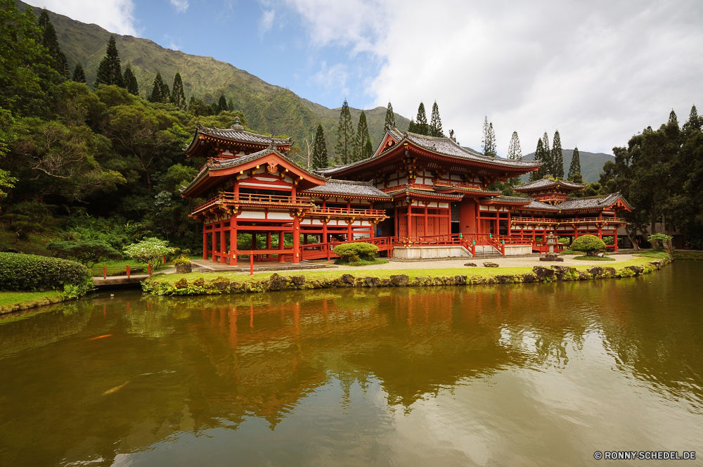 Byodo-In Tempel Tempel Bootshaus Schuppen Gebäude Nebengebäude Architektur Wasser See Haus Reisen Palast Antike Struktur Geschichte alt Tourismus Himmel Reflexion Stadt Landschaft Park Teich Japan Fluss berühmte Baum Wahrzeichen Kultur Sommer Religion Pavillon Wald Pagode Tourist Dorf Brücke Garten Berg traditionelle China aus Holz Dach Schrein Urlaub religiöse Urlaub Holz Häuser Resort Wolke Golden ruhige Turm Hauptstadt Orientalische historische Stadt historischen friedliche Erbe Startseite Gebäude Tropischer Denkmal Tradition im freien Sonne Berge aussenansicht Ruhe nationalen Zentrum Tor Museum östliche Wohn im freien Frieden Bäume Nacht Tag landschaftlich temple boathouse shed building outbuilding architecture water lake house travel palace ancient structure history old tourism sky reflection city landscape park pond japan river famous tree landmark culture summer religion pavilion forest pagoda tourist village bridge garden mountain traditional china wooden roof shrine vacation religious holiday wood houses resort cloud golden tranquil tower capital oriental historical town historic peaceful heritage home buildings tropical monument tradition outdoors sun mountains exterior calm national center gate museum eastern residential outdoor peace trees night day scenic