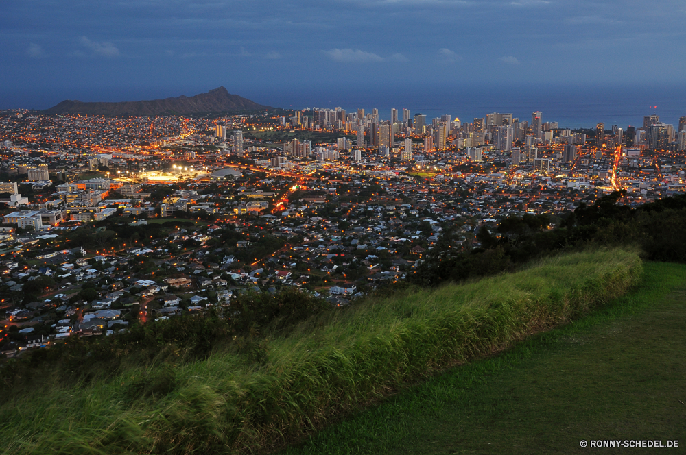 Honolulu Himmel Berg Landschaft Stadt Hochland Reisen Szenerie Baum Stadt Berge Park im freien Atmosphäre Bereich Architektur landschaftlich Urban Tourismus Gebäude Wolken Wald Landschaft Stadtansicht Fluss Bäume im freien Entwicklung des ländlichen Gebäude Herbst Saison sonnig Luftbild fallen Panorama Hügel Tal Sonne friedliche am See Stechginster Szene Häuser Dorf Ufer Feld Hügel Orange Strauch alt Haus Gras Sommer Sonnenuntergang Turm Umgebung woody plant gelb Bereich Panorama Skyline Wolke natürliche Küste Alp Urlaub Ackerland Land Landwirtschaft Meer bunte nationalen Wahrzeichen Bauernhof Pflanze Wasser Landschaften Struktur Farbe Holz vascular plant Horizont Schloss saisonale Städte Fels Antike Felder Kultur Hauptstadt Ziel Tourist See Belaubung Straße Nacht Aufstieg sky mountain landscape city highland travel scenery tree town mountains park outdoor atmosphere range architecture scenic urban tourism building clouds forest countryside cityscape river trees outdoors rural buildings autumn season sunny aerial fall panorama hill valley sun peaceful lakeside gorse scene houses village shore field hills orange shrub old house grass summer sunset tower environment woody plant yellow area panoramic skyline cloud natural coast alp vacation farmland country agriculture sea colorful national landmark farm plant water scenics structure color wood vascular plant horizon castle seasonal cities rock ancient fields culture capital destination tourist lake foliage road night ascent