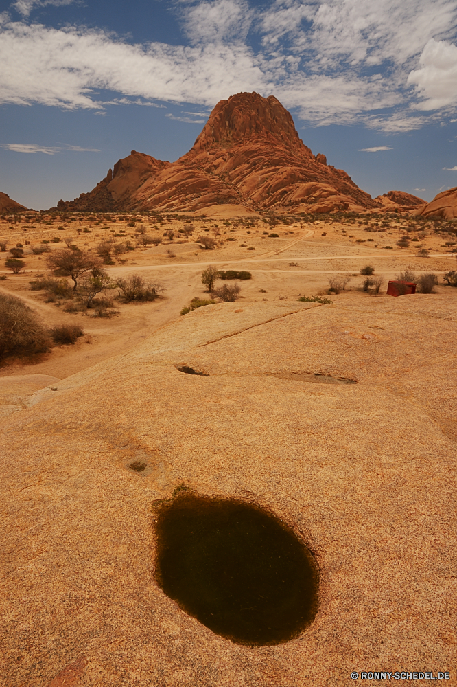 Spitzkoppe Sand Wüste Boden Erde Landschaft Fels Düne Berg Himmel Reisen Hochland trocken Stein Schlucht Park Tourismus Tal Berge im freien nationalen Denkmal Sandstein Wildnis Felsen Arid landschaftlich Wärme Sommer Land Hügel im freien Grab Wolken heiß Antike Geschichte Wild Dürre Straße Szenerie Landschaften Orange Sonne sonnig natürliche Klippe Wahrzeichen niemand Hügel Bereich Reise Bereich Horizont Aushöhlung historische Osten Pyramide gelb Umgebung Naher Osten Dünen Urlaub Bildung Spitze Westen Mitte Tag Tourist Entwicklung des ländlichen Südwesten Geologie Erbe in der Nähe Breite Wolke außerhalb Kultur Pflanze Braun Butte Land Mesa karge Wunder Gelände Panorama Klima Steine ruhige Erholung Architektur sand desert soil earth landscape rock dune mountain sky travel highland dry stone canyon park tourism valley mountains outdoor national monument sandstone wilderness rocks arid scenic heat summer land hill outdoors grave clouds hot ancient history wild drought road scenery scenics orange sun sunny natural cliff landmark nobody hills area journey range horizon erosion historical east pyramid yellow environment middle east dunes vacation formation peak west middle day tourist rural southwest geology heritage near wide cloud outside culture plant brown butte country mesa barren wonder terrain panorama climate stones tranquil recreation architecture