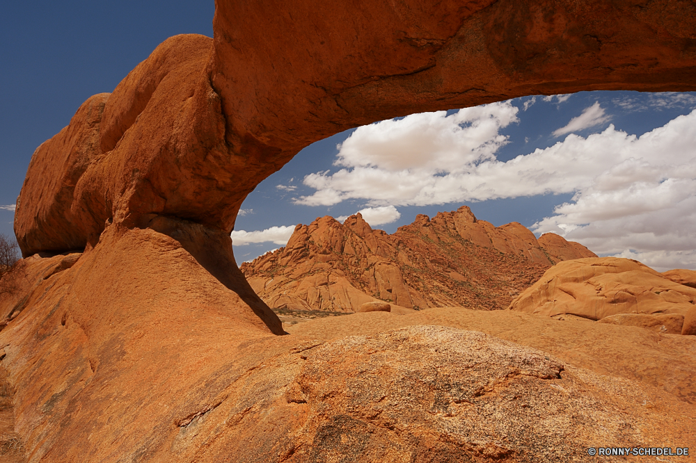 Spitzkoppe Schlucht Sand Wüste Tal Fels Landschaft Schlucht Berg Boden Park Himmel Reisen Stein nationalen Erde Berge Felsen Klippe Wildnis natürliche depression Sandstein landschaftlich Geologie Düne Aushöhlung im freien trocken Tourismus Bereich Hügel Südwesten im freien natürliche Szenerie Landschaften Bildung Orange Wolken geologische formation Arid Spitze Land Urlaub Wärme Wolke Sonne Horizont Sommer Szene Tag Westen Bereich Gelände Klima Wild gelb niemand Straße Formationen geologische Baum Wandern Denkmal Aufstieg Steigung Klippen Bögen felsigen Hochland Höhle Sonnenlicht Braun Aussicht Panorama Meer Sonnenaufgang heiß ruhige Sonnenuntergang Licht Wasser Mesa karge Toten Hügel Extreme Abenteuer Osten See Erholung Entwicklung des ländlichen canyon sand desert valley rock landscape ravine mountain soil park sky travel stone national earth mountains rocks cliff wilderness natural depression sandstone scenic geology dune erosion outdoors dry tourism range hill southwest outdoor natural scenery scenics formation orange clouds geological formation arid peak land vacation heat cloud sun horizon summer scene day west area terrain climate wild yellow nobody road formations geological tree hiking monument ascent slope cliffs arches rocky highland cave sunlight brown vista panoramic sea sunrise hot tranquil sunset light water mesa barren dead hills extreme adventure east lake recreation rural