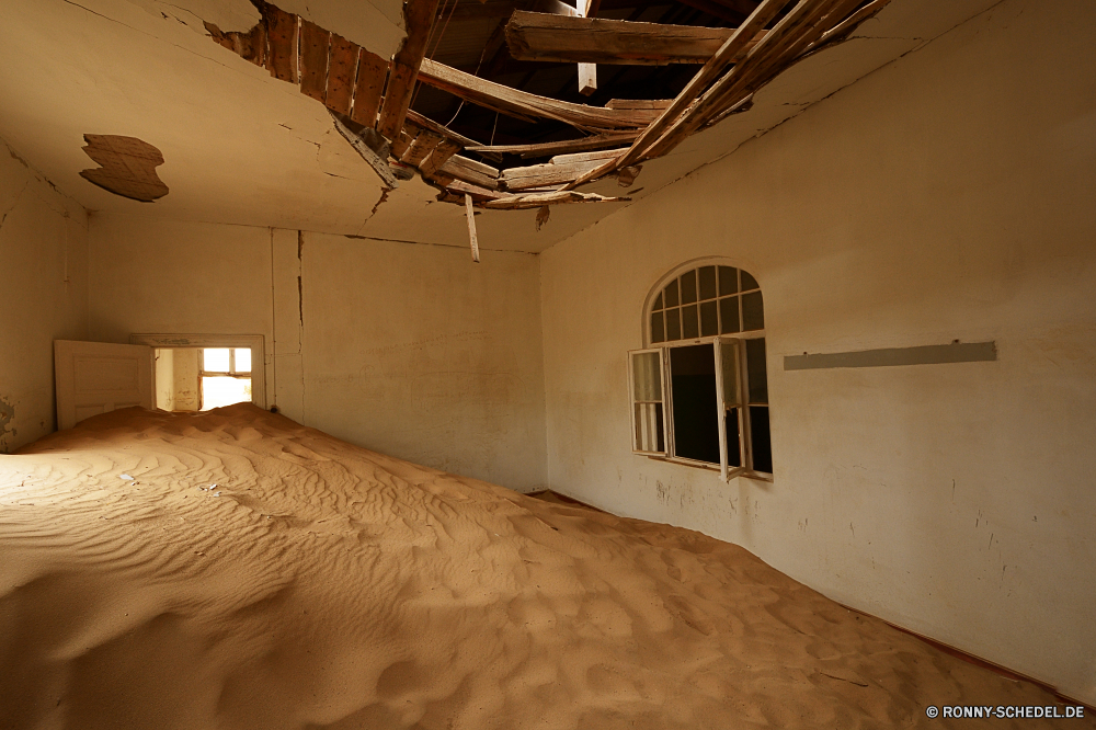 Kolmanskop Architektur Innenraum Schritt Mauer Zelle Gebäude Stock Unterstützung moderne Struktur Bau Haus Gerät Innenseite Halle Stadt Fenster Deck Startseite Urban Gestaltung Innenaufnahme Zimmer Treppe Holz Geschäft alt Treppe Metall Stahl Glas Gefängnis leere Büro Korridor Neu hoch Licht Industrielle aus Holz Industrie Durchgang Möbel Correctional institution Leben Perspektive Balkon Luxus Raum futuristische u-Bahn u-Bahn Decke Hartholz Schritte Residenz architektonische Wohnung Beton Reisen Stein Lichter Treppe Strafvollzugsanstalt niemand Eingang gebaut Windows Himmel Lampe Immobilien nach unten Reling Indoor architecture interior step wall cell building floor support modern structure construction house device inside hall city window deck home urban design indoors room stairs wood business old staircase metal steel glass prison empty office corridor new high light industrial wooden industry passage furniture correctional institution living perspective balcony luxury space futuristic subway underground ceiling hardwood steps residence architectural apartment concrete travel stone lights stairway penal institution nobody entrance built windows sky lamp estate down railing indoor