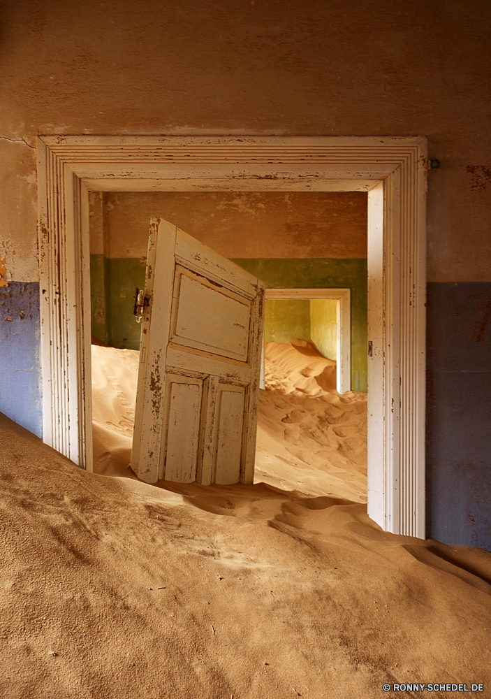 Kolmanskop Innenraum Mauer Tür Zimmer Haus Untergeschoss Startseite Architektur Gebäude Regal alt Holz Möbel Gestaltung Schiebetür Fenster Stock Kamin Bau moderne Stein Luxus Dekor Licht Innenseite Antike Immobilien Leben Türen Aufzug Indoor Wohnung Neu Eingang Geschichte Raum zeitgenössische bewegliche Barriere Dekoration Real leere aus Holz Innenaufnahme Stil niemand Backstein Stadt Jahrgang Struktur Residenz Wohn Lampe Tabelle Kleiderschrank historischen Panel Gerät Parkett Lagerhaus elegante historische Hebegerät Reinigen Schaltschrank Marmor Teppich Barrier komfortable 3D Klassische Frame Türrahmen Fliese Küche Hartholz Urban Antik Glas Sofa Sofa Garage Muster Büro Braun Metall inländische Reisen interior wall door room house basement home architecture building shelf old wood furniture design sliding door window floor fireplace construction modern stone luxury decor light inside ancient estate living doors elevator indoor apartment new entrance history space contemporary movable barrier decoration real empty wooden indoors style nobody brick city vintage structure residence residential lamp table wardrobe historic panel device parquet warehouse elegant historical lifting device clean cabinet marble carpet barrier comfortable 3d classic frame jamb tile kitchen hardwood urban antique glass couch sofa garage pattern office brown metal domestic travel