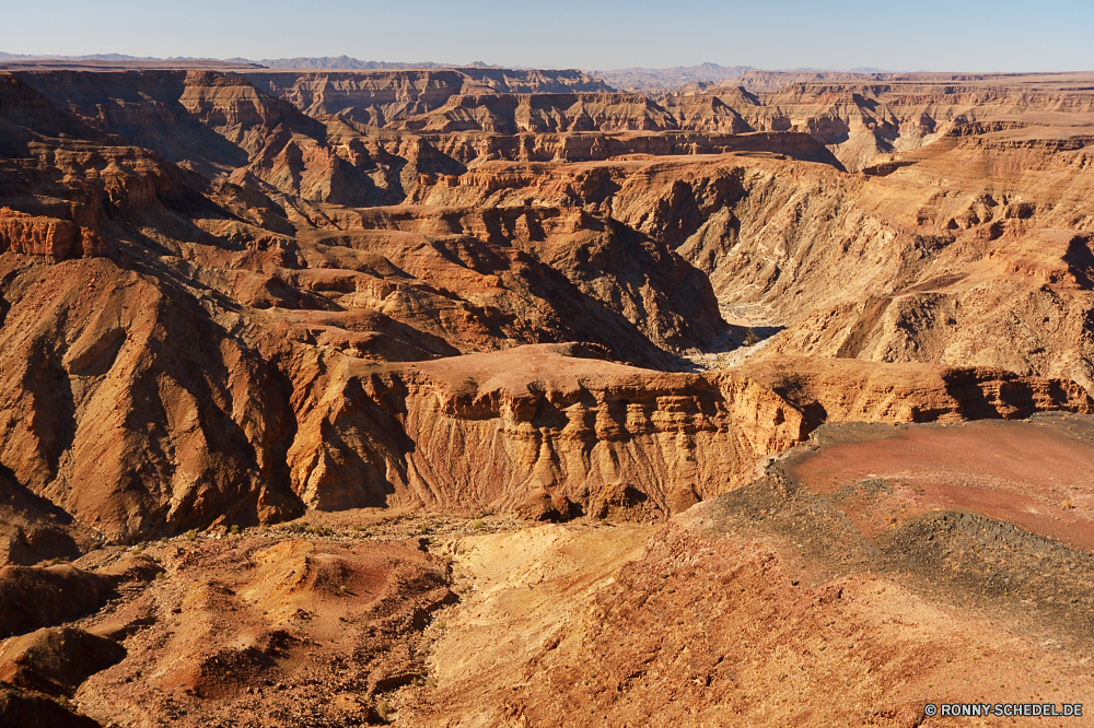 Fish River Canyon Schlucht Schlucht Tal natürliche depression Wüste Fels Landschaft Sand Berg Park Krater Reisen nationalen Berge Stein Himmel geologische formation trocken Aushöhlung landschaftlich Klippe Geologie Sandstein im freien Tourismus im freien Arid Felsen Wolken Hügel Südwesten Abenteuer Orange Urlaub natürliche Fluss Wahrzeichen Bildung Wildnis Landschaften Erde Wasser Szene geologische Szenerie niemand Bereich Baum Sommer Wolke Tag Gelände Grand entfernten Wandern Extreme bunte Sonne sonnig Bereich heiß Formationen Horizont Tourist Straße Mesa Klippen Toten felsigen Spitze majestätisch in der Nähe zeigen Reise Umgebung Cliff-Wohnung Verwurzelung Braun Hügel Wild Westen Land Klima Denkmal Wärme Boden Wohnung Licht Entwicklung des ländlichen Felge hoch Düne Sonnenschein gelb Erholung canyon ravine valley natural depression desert rock landscape sand mountain park crater travel national mountains stone sky geological formation dry erosion scenic cliff geology sandstone outdoors tourism outdoor arid rocks clouds hill southwest adventure orange vacation natural river landmark formation wilderness scenics earth water scene geological scenery nobody area tree summer cloud day terrain grand remote hiking extreme colorful sun sunny range hot formations horizon tourist road mesa cliffs dead rocky peak majestic near point journey environment cliff dwelling desolate brown hills wild west land climate monument heat soil dwelling light rural rim high dune sunshine yellow recreation