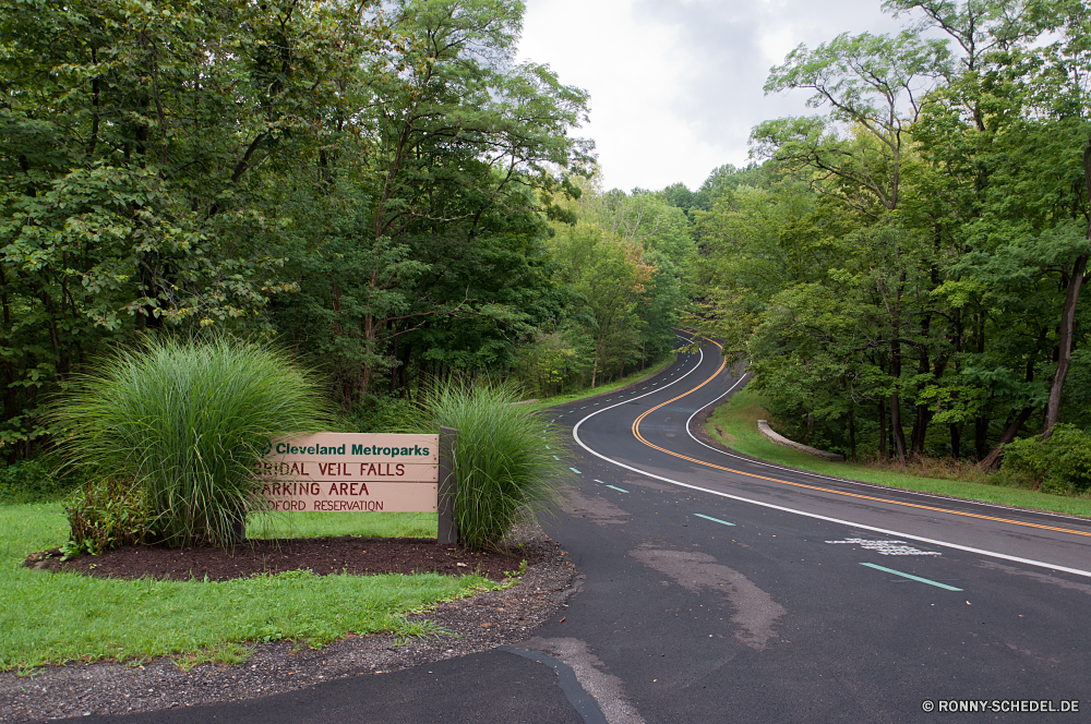 Cuyahoga National Park Straße Biegung Schnellstraße Landschaft Autobahn Asphalt Entwicklung des ländlichen Reisen Himmel Transport Laufwerk Land landschaftlich Bäume Horizont Reise Strecke Linie Landschaft Straße Gras Baum Verkehr Art und Weise Aufstieg Wolken Perspektive Berge Sommer Autobahn leere Richtung Szenerie Reise Auto Geschwindigkeit Steigung Wald Verkehr Ziel Berg Spur fahren Szene Verschieben im freien Kreuzung im freien Kurve Asphalt Pflaster Wolke Bewegung Auto Park Hügel schnell lange Fahrbahn Feld Wiese Umgebung Fahrzeug sonnig voran Tourismus Hügel Urlaub Felder Land Linien wicklung Landwirtschaft Wolkengebilde Pfad Tag außerhalb Wüste Straßen gerade Wetter Öffnen Speedway Fahrspuren Autobahn Auto Pflanze Bewegung friedliche Sonne Herbst niemand road bend expressway landscape highway asphalt rural travel sky transportation drive country scenic trees horizon journey route line countryside street grass tree transport way ascent clouds perspective mountains summer freeway empty direction scenery trip car speed slope forest traffic destination mountain lane driving scene moving outdoors intersection outdoor curve tarmac pavement cloud motion auto park hill fast long roadway field meadow environment vehicle sunny ahead tourism hills vacation fields land lines winding agriculture cloudscape path day outside desert roads straight weather open speedway lanes motorway automobile plant movement peaceful sun autumn nobody