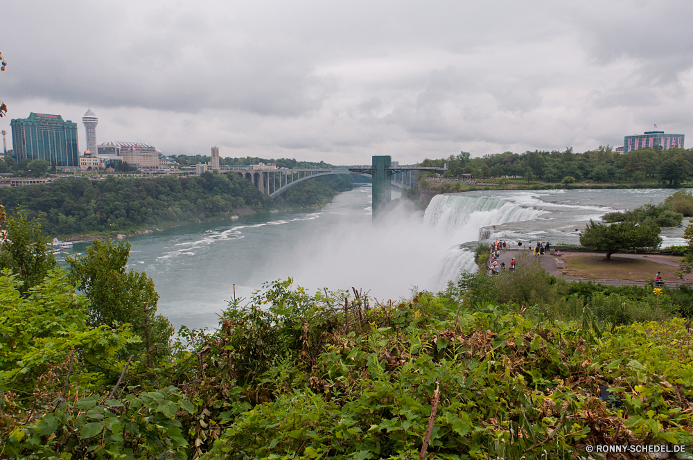 Niagara Falls Kanal Körper des Wassers Dam Barrier Wasser Fluss Landschaft Obstruktion Struktur Himmel Berg Reisen Küste See Sommer Meer Berge landschaftlich Küste Baum Bäume Szene Urlaub Strand Wald Ozean Wolke Ufer Brücke Tourismus Fels Wolken Hügel im freien Park Insel Tal Sonne Gebäude Szenerie Stadt Entwicklung des ländlichen im freien Reflexion ruhige Vorgebirge Klippe Wellenbrecher Urlaub Gras Stein Architektur Horizont Turm geologische formation Landschaften Panorama Bucht Felsen Schloss Tag Hängebrücke Stream natürliche Umgebung felsigen Sand natürliche Höhe Sonnenlicht Teich idyllische Haus Ruhe Tourist Küstenlinie Urlaub Boot Wildnis Land niemand Hügel sonnig Tropischer Hölzer gelassene Holz friedliche Landschaft Wahrzeichen Frühling Mauer Herbst channel body of water dam barrier water river landscape obstruction structure sky mountain travel coast lake summer sea mountains scenic coastline tree trees scene vacation beach forest ocean cloud shore bridge tourism rock clouds hill outdoors park island valley sun building scenery city rural outdoor reflection tranquil promontory cliff breakwater holiday grass stone architecture horizon tower geological formation scenics panorama bay rocks castle day suspension bridge stream natural environment rocky sand natural elevation sunlight pond idyllic house calm tourist shoreline vacations boat wilderness land nobody hills sunny tropical woods serene wood peaceful countryside landmark spring wall autumn