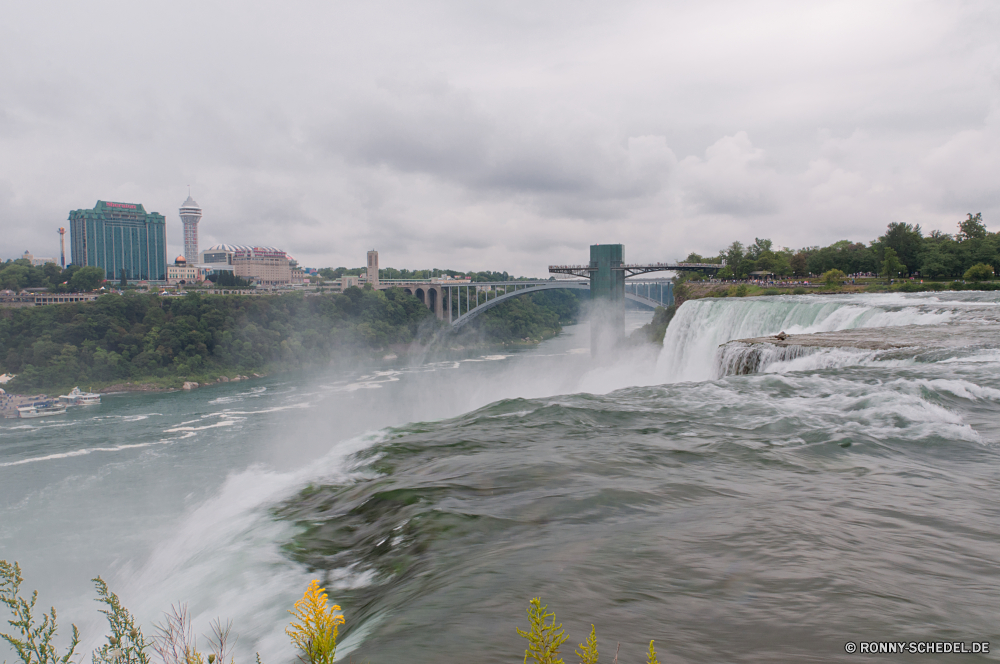 Niagara Falls Dam Barrier Obstruktion Struktur Wasser Ozean Fluss Meer Küste Strand Landschaft Himmel Reisen Ufer Wellen Küste Tourismus Sommer Stadt Welle Urlaub Sand Brücke Architektur landschaftlich Gebäude Bucht Fels Wolke Wahrzeichen Strömung Insel Boot Urlaub Surf Wolken Tropischer Berg Skyline sonnig See Tourist fällt im freien Wasserfall Hafen seelandschaft im freien Schiff Szenerie Sonnenuntergang Pazifik Urban Panorama Stream Gebäude macht Baum Wetter Anlegestelle Sonne klar Szene Felsen Haus Umgebung Horizont Turm Kai Wald Küstenlinie Hafen am Meer Stein Stadtansicht Paradies Stadt friedliche Tag Saison dam barrier obstruction structure water ocean river sea coast beach landscape sky travel shore waves coastline tourism summer city wave vacation sand bridge architecture scenic building bay rock cloud landmark flow island boat holiday surf clouds tropical mountain skyline sunny lake tourist falls outdoor waterfall harbor seascape outdoors ship scenery sunset pacific urban panorama stream buildings power tree weather pier sun clear scene rocks house environment horizon tower quay forest shoreline port seaside stone cityscape paradise town peaceful day season