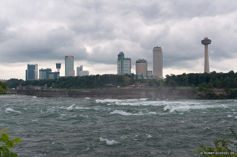 Niagara Falls Stadt Wellenbrecher am Wasser Skyline Wolkenkratzer Urban Barrier Stadtansicht Architektur Gebäude Gebäude Obstruktion Struktur Fluss Wasser Innenstadt Himmel Wolkenkratzer Reisen moderne Wahrzeichen Hafen Brücke Tourismus Turm Anlegestelle Büro Geschäftsviertel Boot Geschäft Bucht groß Landkreis Reflexion landschaftlich Tag Neu Zentrum Nacht Landschaft Haus finanzielle Stadt Küstenlinie hoch Tourist Ozean Meer Ziel Sonnenuntergang Ufer Marina Büros Urlaub Bau Straße Metropole Tour Hafen Szene Licht Küste Panorama Unternehmen kommerzielle Park Kai Metropolitan Dämmerung Wolken Finanzen Unterstützung berühmte Schiff Farben Urlaub Wohnungen Aufstieg Dock Kanal Vereinigte Hauptstadt aussenansicht Unterhaltung Körper des Wassers bunte Glas city breakwater waterfront skyline skyscraper urban barrier cityscape architecture building buildings obstruction structure river water downtown sky skyscrapers travel modern landmark harbor bridge tourism tower pier office business district boat business bay tall district reflection scenic day new center night landscape house financial town shoreline high tourist ocean sea destination sunset shore marina offices vacation construction street metropolis tour port scene light coast panorama corporate commercial park quay metropolitan dusk clouds finance support famous ship colors holiday apartments rise dock channel united capital exterior entertainment body of water colorful glass