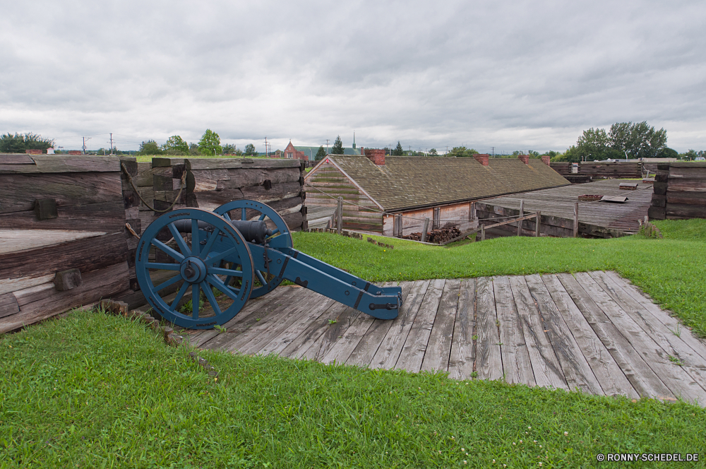 Fort Stanwix National Monument Kanone Pistole Waffe Gras Feld Artillerie Landschaft Bauernhof Entwicklung des ländlichen Landwirtschaft high-angle gun Bewaffnung Sommer Himmel Rad Wiese Baum Heu Land alt Landschaft im freien field artillery Landbau Traktor Szene Wolke Ernte im freien Geschichte Ernte Waffen Maschine Horizont Jahrgang landschaftlich Umgebung Antik Land Ausrüstung außerhalb Warenkorb Fahrzeug Szenerie landwirtschaftlichen Ackerland Bäume bewölkt Park Stroh Weide Hügel Frühling Verkehr Landwirt Transport Räder Maschinen Weizen Rasen idyllische historische Waggon Berg Herbst Wald Gerät Reisen Pflanze Holz Instrument aus Holz Ballen Arbeit sonnig Wolkengebilde Wolken Haus Kutsche historischen gelb Feed Sonne Wetter Drescher Reifen Arbeiten Tag cannon gun weapon grass field artillery landscape farm rural agriculture high-angle gun armament summer sky wheel meadow tree hay country old countryside outdoors field artillery farming tractor scene cloud harvest outdoor history crop weaponry machine horizon vintage scenic environment antique land equipment outside cart vehicle scenery agricultural farmland trees cloudy park straw pasture hill spring transport farmer transportation wheels machinery wheat lawn idyllic historical wagon mountain autumn forest device travel plant wood instrument wooden bales work sunny cloudscape clouds house carriage historic yellow feed sun weather thresher tire working day