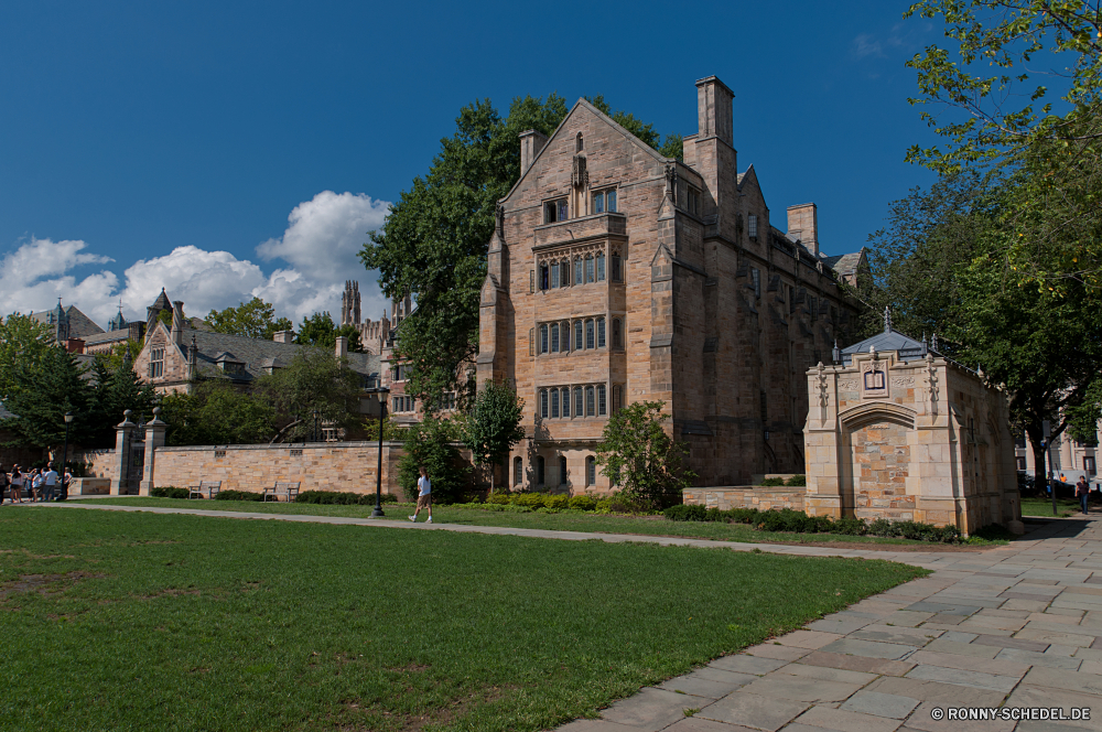 Yale University Universität Hochschule Architektur Gebäude Schloss alt Geschichte Kirche Turm Stadt historischen Religion Reisen Wahrzeichen Kathedrale Tourismus Palast Stein Himmel Antike historische Haus Denkmal Kultur berühmte Gras aussenansicht Residenz Struktur Stadt Tourist mittelalterliche Bäume Fassade Baum Startseite England Backstein Mauer Sommer Park Hauptstadt Kuppel Urban Tempel Landschaft Garten Festung Dach Erbe Stil St. glauben Bau Platz Ruine Kloster Königliche sonnig Luxus Gebäude traditionelle Schule nationalen Sonne Fluss Dorf Windows Spiritualität Wohn groß Immobilien Stadtansicht religiöse Urlaub Villa Tag university college architecture building castle old history church tower city historic religion travel landmark cathedral tourism palace stone sky ancient historical house monument culture famous grass exterior residence structure town tourist medieval trees facade tree home england brick wall summer park capital dome urban temple landscape garden fortress roof heritage style saint faith construction place ruins monastery royal sunny luxury buildings traditional school national sun river village windows spirituality residential great estate cityscape religious vacation villa day