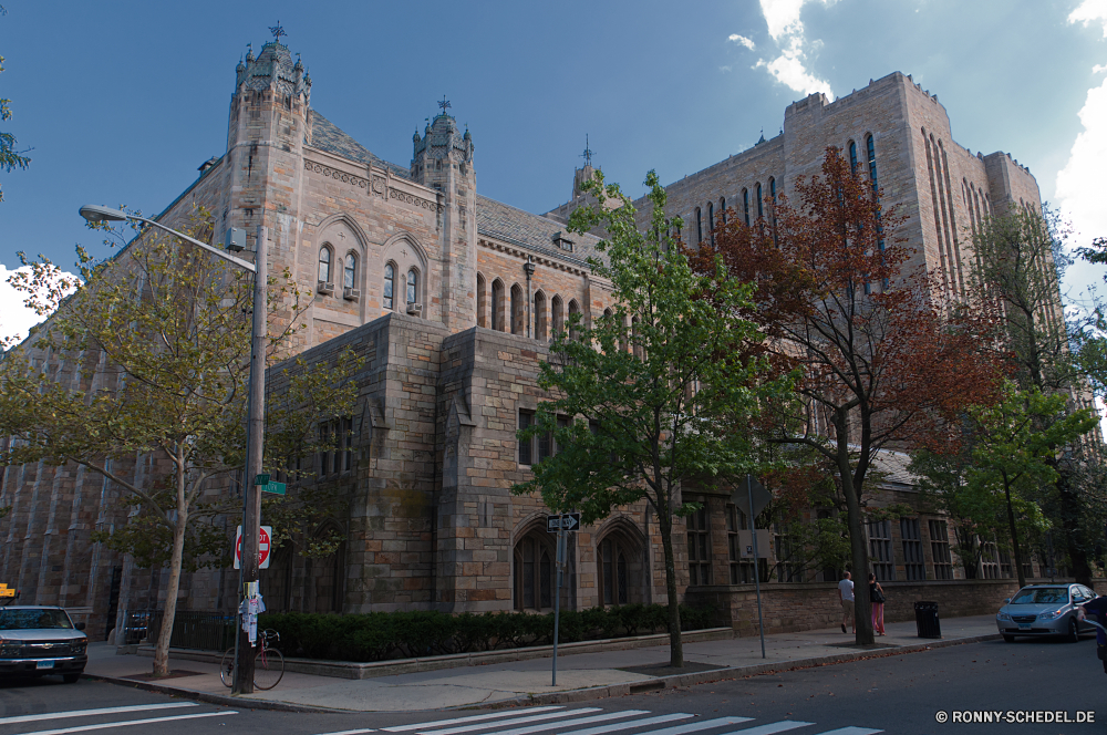 Yale University Universität Kathedrale Architektur Gebäude Kirche Turm Stadt Tourismus alt Reisen Geschichte historischen historische Wahrzeichen Religion Antike Himmel Schloss Stadt England Tourist Denkmal Palast berühmte Fassade Straße Hauptstadt Stein Haus mittelalterliche Urban aussenansicht Kultur Hochschule religiöse Struktur groß Statue Platz Erbe Fluss Gebäude Stil sonnig Urlaub Bäume architektonische Backstein Urlaub Platz Fenster Bogen Turmspitze Zentrum St gebaut Mauer Wolke Stadtansicht Sommer Befestigung Landschaft monumentale Tag Häuser heilig Bau Attraktion Brücke Residenz im freien Kloster nationalen Startseite Festung university cathedral architecture building church tower city tourism old travel history historic historical landmark religion ancient sky castle town england tourist monument palace famous facade street capital stone house medieval urban exterior culture college religious structure great statue square heritage river buildings style sunny vacation trees architectural brick holiday place window arch spire center st built wall cloud cityscape summer fortification landscape monumental day houses holy construction attraction bridge residence outdoors monastery national home fortress