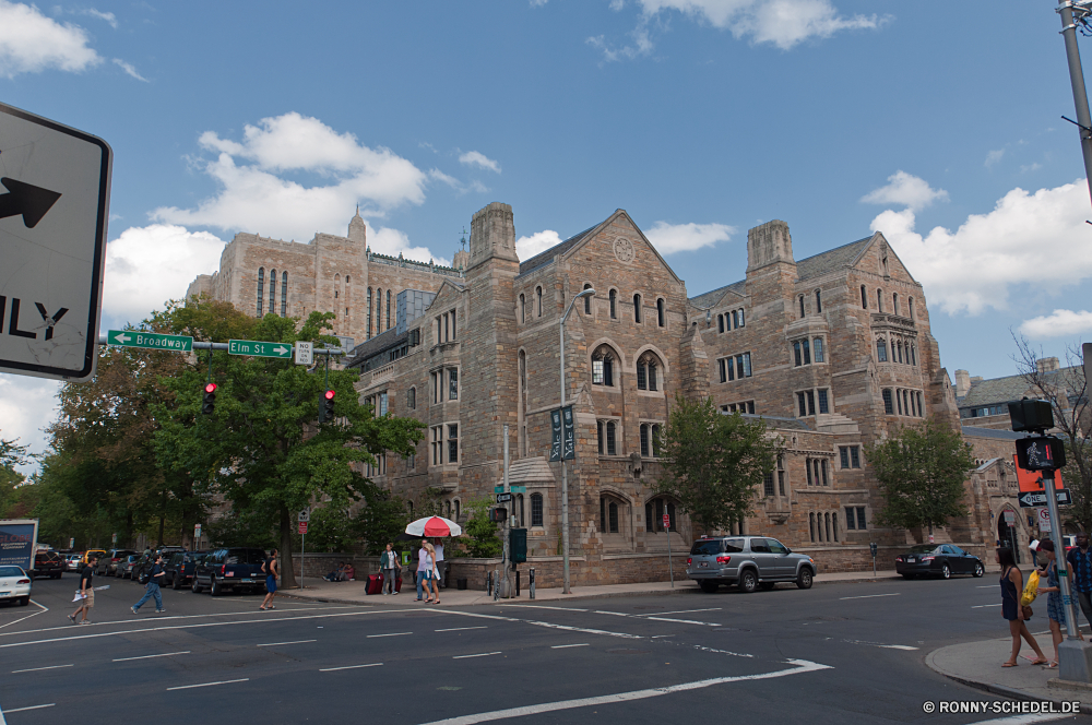 Yale University Universität Gebäude Architektur Stadt Hochschule Palast Haus alt Reisen historischen Stadt Straße Tourismus Geschichte Himmel Schloss Wahrzeichen historische Urban Turm Geschäftsviertel Startseite Struktur Häuser Residenz Backstein Kirche Fassade Stein Tourist Gebäude Denkmal Schule Fenster Sommer berühmte England Hauptstadt Antike Landschaft Baum Fluss Stadtansicht sonnig Bau aussenansicht Stil Mauer Kathedrale Kultur Platz Park Zentrum Windows Religion Besichtigungen Gras Königliche Dach Garten traditionelle Flag Straße Museum Wolke Eigenschaft architektonische Innenstadt Wohnung Platz Kreuzung Auto Büro Bäume university building architecture city college palace house old travel historic town street tourism history sky castle landmark historical urban tower business district home structure houses residence brick church facade stone tourist buildings monument school window summer famous england capital ancient landscape tree river cityscape sunny construction exterior style wall cathedral culture square park center windows religion sightseeing grass royal roof garden traditional flag road museum cloud property architectural downtown dwelling place intersection car office trees