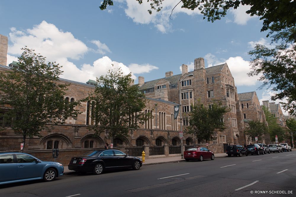 Yale University Architektur Gebäude Universität Stadt alt Reisen Himmel Straße Haus historischen Tourismus Geschichte Geschäftsviertel Wahrzeichen Schloss Fassade Straße Kirche Urban Tourist historische Antike Palast Stadt Baum Kreuzung Auto Struktur Landschaft Kathedrale Gebäude Hauptstadt Stadtansicht Backstein Fenster Kultur Park Turm Denkmal berühmte architektonische aussenansicht Startseite Dach Religion Sommer Lampe sonnig Bau Gras Platz Bäume Zentrum Häuser Fluss Wolke Residenz Kuppel Autos landschaftlich Schule Stein Mauer im freien traditionelle im freien Büro Tor moderne Windows England Wolken Garten Perspektive Stil Szenerie architecture building university city old travel sky street house historic tourism history business district landmark castle facade road church urban tourist historical ancient palace town tree intersection car structure landscape cathedral buildings capital cityscape brick window culture park tower monument famous architectural exterior home roof religion summer lamp sunny construction grass square trees center houses river cloud residence dome cars scenic school stone wall outdoor traditional outdoors office gate modern windows england clouds garden perspective style scenery