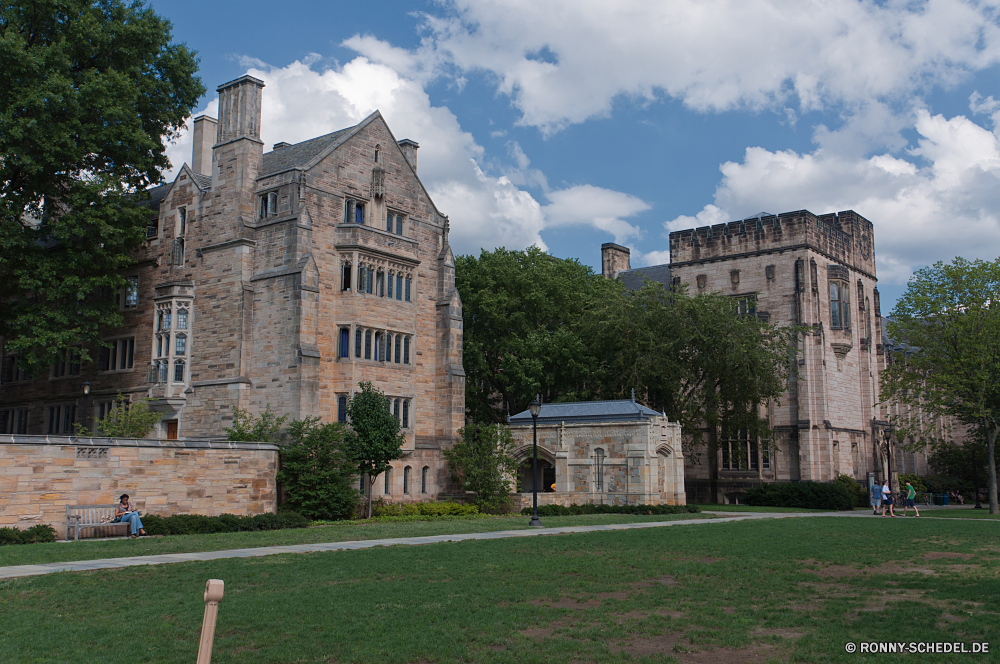 Yale University Schloss Palast Universität Architektur Gebäude alt Geschichte Kathedrale Befestigung Turm Tourismus Reisen Haus Antike Wahrzeichen Stadt historischen Struktur Kirche Himmel Hochschule Residenz historische Stein Defensive Struktur Denkmal Kultur Gras mittelalterliche England Religion berühmte Fassade aussenansicht Tourist Startseite Fenster Königliche Festung Hauptstadt Stadt Sommer Mauer Stil Fluss Bäume Baum Park Platz Garten Bau König Urban Immobilien sonnig Stadtansicht Gebäude Backstein Urlaub Erbe Tag Wolken Wohnung traditionelle lizenzfreie Herrenhaus Queen Kuppel Königreich Häuser Reiseziele Landschaft Gehäuse castle palace university architecture building old history cathedral fortification tower tourism travel house ancient landmark city historic structure church sky college residence historical stone defensive structure monument culture grass medieval england religion famous facade exterior tourist home window royal fortress capital town summer wall style river trees tree park place garden construction king urban estate sunny cityscape buildings brick vacation heritage day clouds dwelling traditional royalty mansion queen dome kingdom houses destinations landscape housing