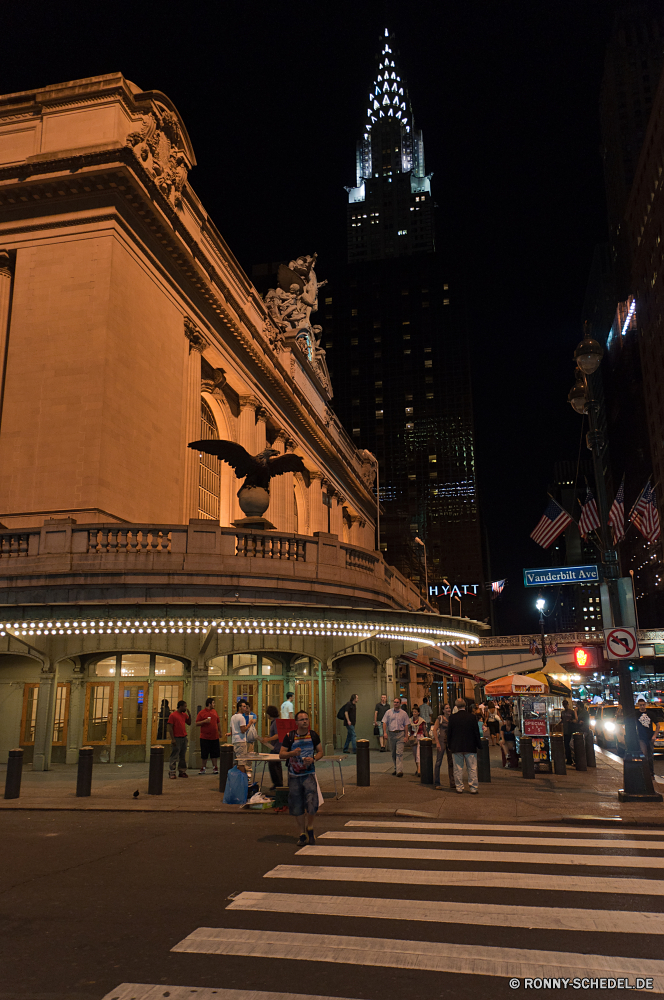 New York City Kino Theater Gebäude Struktur Architektur Stadt Straße Reisen Wahrzeichen alt Himmel Urban Tourismus Turm berühmte Fassade Kirche Stein Denkmal Antike Palast Gebäude aussenansicht Geschichte Hauptstadt Kathedrale Stadt Platz Plaza Nacht historischen Religion Spalte Fluss Licht historische Brücke Eingang architektonische England Mauer Stadtansicht Haus Kultur Tourist Bogen Statue Museum Backstein Fenster Halle Universität Straße Zentrum Kuppel St. Skulptur Tempel Detail Autos Menschen Kunst Antik Katholische Windows Tür religiöse Wolkenkratzer moderne cinema theater building structure architecture city street travel landmark old sky urban tourism tower famous facade church stone monument ancient palace buildings exterior history capital cathedral town square plaza night historic religion column river light historical bridge entrance architectural england wall cityscape house culture tourist arch statue museum brick window hall university road center dome saint sculpture temple detail cars people art antique catholic windows door religious skyscraper modern