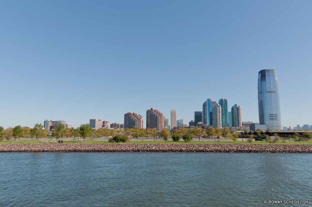 New York City am Wasser Stadt Skyline Architektur Urban Gebäude Wolkenkratzer Fluss Stadtansicht Gebäude Wasser Wolkenkratzer Innenstadt Himmel Reisen Wahrzeichen Brücke Hafen Turm Tourismus Anlegestelle moderne Bucht Struktur Küste Landschaft Boot Ozean Meer Stadt landschaftlich Büro Wolken Geschäft Kanal Tourist Becken Wellenbrecher Landkreis Tag Körper des Wassers Marina Zentrum Reflexion Neu Szene natürliche depression Barrier Urlaub Haus Ufer groß Ziel finanzielle Hafen Panorama England Hauptstadt Wolke Festung hoch Strand Denkmal See Park Gerät Sommer Sonnenuntergang Sonne Kai geologische formation Metropole Schiff Boote klar Obstruktion Unternehmen Kultur Unterstützung Osten Insel Küstenlinie Kai Dock sonnig Vereinigte Küste berühmte aussenansicht Urlaub waterfront city skyline architecture urban building skyscraper river cityscape buildings water skyscrapers downtown sky travel landmark bridge harbor tower tourism pier modern bay structure coast landscape boat ocean sea town scenic office clouds business channel tourist basin breakwater district day body of water marina center reflection new scene natural depression barrier vacation house shore tall destination financial port panorama england capital cloud fortress high beach monument lake park device summer sunset sun wharf geological formation metropolis ship boats clear obstruction corporate culture support east island shoreline quay dock sunny united coastline famous exterior holiday