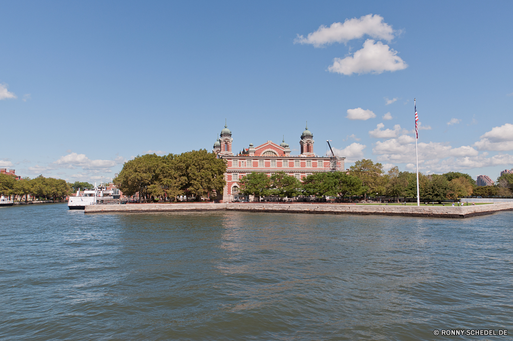 New York City am See Ufer am Wasser Stadt Fluss Architektur Wasser Gebäude Wellenbrecher Becken Tourismus Himmel Reisen Wahrzeichen natürliche depression Barrier Struktur Turm Landschaft geologische formation Meer berühmte Kirche Obstruktion Tourist See Stadtansicht Geschichte alt Brücke Hauptstadt Urban Sommer Boot Stadt Insel Ozean Wolken Küste Skyline historischen Haus Schloss Gebäude Sonne Kuppel Panorama Baum Szene Wolke Hafen Park Palast landschaftlich Reflexion Zentrum historische Denkmal Mauer Stein Religion Kathedrale Bucht Kultur Schiff Urlaub Antike Backstein Ziel Urlaub Attraktion Bau aussenansicht Straße Anlegestelle Sonnenuntergang Bogen Teich Panorama Strand traditionelle im freien Licht ruhige Tag lakeside shore waterfront city river architecture water building breakwater basin tourism sky travel landmark natural depression barrier structure tower landscape geological formation sea famous church obstruction tourist lake cityscape history old bridge capital urban summer boat town island ocean clouds coast skyline historic house castle buildings sun dome panorama tree scene cloud harbor park palace scenic reflection center historical monument wall stone religion cathedral bay culture ship vacation ancient brick destination holiday attraction construction exterior street pier sunset arch pond panoramic beach traditional outdoors light tranquil day