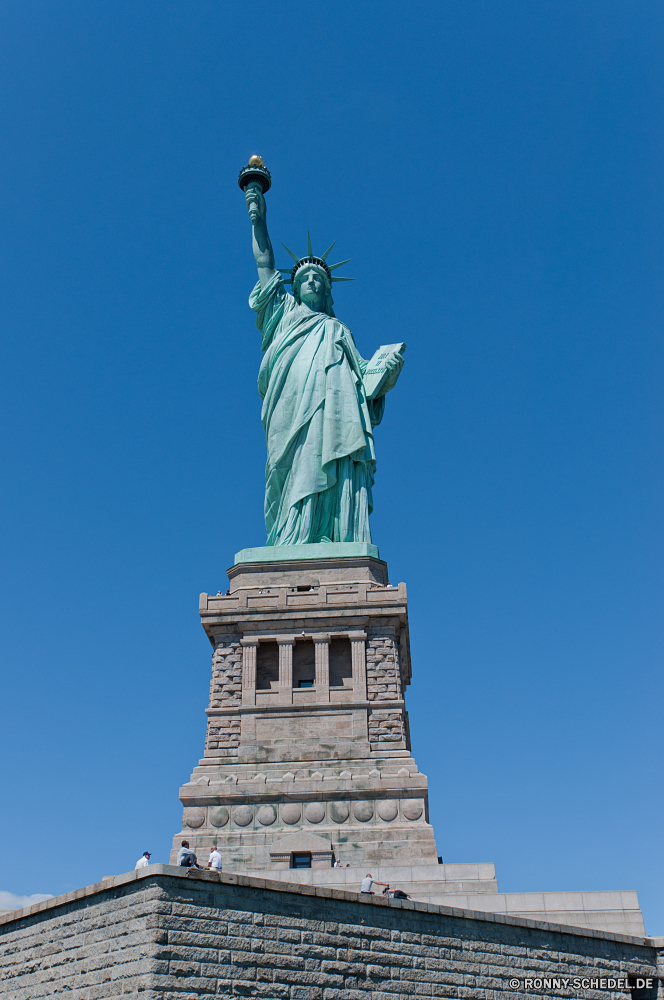 New York City Statue Denkmal Architektur Skulptur Bronze Stadt Wahrzeichen Himmel Reisen alt Geschichte Tourismus Gebäude Religion historischen Podest Kirche Kunst Spalte Antike Stein Struktur Gedenkstätte Kultur historische Unterstützung Kathedrale berühmte Roman Marmor aussenansicht Turm Kuppel Tragkonstruktion Detail Freiheit Kapelle St. Gott glauben Urban Hauptstadt Wolke Symbol Stadt Freiheit Platz Gold im freien Engel Katholische König Attraktion England außerhalb Brücke Kreuz religiöse im freien Tempel Tourist Antik St Ziel statue monument architecture sculpture bronze city landmark sky travel old history tourism building religion historic pedestal church art column ancient stone structure memorial culture historical support cathedral famous roman marble exterior tower dome supporting structure detail liberty chapel saint god faith urban capital cloud symbol town freedom square gold outdoors angel catholic king attraction england outside bridge cross religious outdoor temple tourist antique st destination