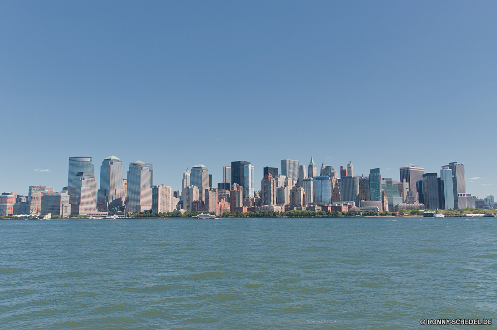 New York City am Wasser Skyline Stadt Stadtansicht Wolkenkratzer Urban Architektur Gebäude Wasser Fluss Gebäude Innenstadt Ozean Wahrzeichen Wolkenkratzer Küstenlinie Himmel Reisen Wellenbrecher moderne Bucht Hafen Turm Anlegestelle Neu Barrier Brücke Boot Geschäft Struktur Tourismus Küste Büro Meer Obstruktion Landkreis Panorama Körper des Wassers groß landschaftlich Metropole Tourist finanzielle Schiff Reflexion Stadt Zentrum Urlaub hoch Insel Nacht Marina Ziel berühmte Unternehmen niedrigere Hafen Szene Finanzen Tag Panorama Landschaft Küste Metropolitan Ufer Schiff Sonnenuntergang Strand Urlaub Haus im freien Dock Zustand Tour Hotel Bau 'Nabend Park Unterstützung Reich Containerschiff Windows Wohnung Wolken am Meer Osten Straße Sonne Sommer waterfront skyline city cityscape skyscraper urban architecture building water river buildings downtown ocean landmark skyscrapers shoreline sky travel breakwater modern bay harbor tower pier new barrier bridge boat business structure tourism coast office sea obstruction district panorama body of water tall scenic metropolis tourist financial ship reflection town center vacation high island night marina destination famous corporate lower port scene finance day panoramic landscape coastline metropolitan shore vessel sunset beach holiday house outdoors dock state tour hotel construction evening park support empire container ship windows apartment clouds seaside east street sun summer