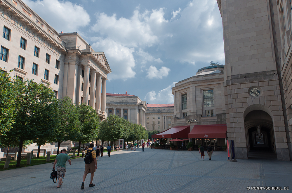 Washington DC Universität Architektur Stadt Gebäude Reisen Straße Himmel Hochschule Wahrzeichen alt Tourismus Struktur Haus Kirche Stadtansicht Geschichte historischen Gebäude Denkmal Urban Tourist Turm Hauptstadt Stadt Kuppel Zentrum Palast Platz Baum Innenstadt Religion Landschaft historische Straße Büro Statue berühmte Kathedrale Backstein Sommer Regierung Park Bäume Menschen Schloss Spalte moderne Bau aussenansicht Museum Bürgersteig Antike Tag Fassade Fluss Windows Dach Verkehr Skyline Kultur Stein Auto Flag Nacht Urlaub Wolkenkratzer Besichtigungen Wolke Mauer im freien Wolken Gold Urlaub Wasser Geschäftsviertel Startseite Brunnen university architecture city building travel street sky college landmark old tourism structure house church cityscape history historic buildings monument urban tourist tower capital town dome center palace square tree downtown religion landscape historical road office statue famous cathedral brick summer government park trees people castle column modern construction exterior museum sidewalk ancient day facade river windows roof traffic skyline culture stone car flag night holiday skyscraper sightseeing cloud wall outdoor clouds gold vacation water business district home fountain