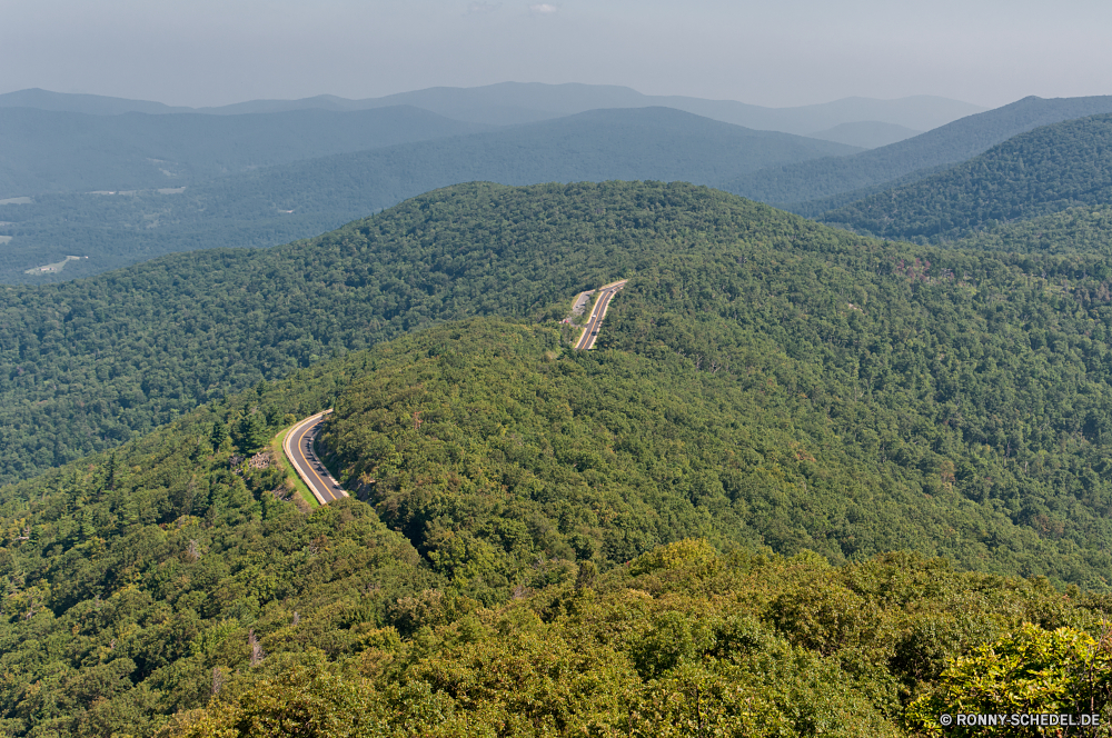 Shenandoah National Park Landschaft Berg Hochland Himmel Baum Berge Knoll Bereich Wildnis Reisen Hügel Tal Sommer Park Wald Gras im freien landschaftlich im freien Szenerie Bäume Fels Wolke Tourismus nationalen Tag Umgebung Spitze Wolken Frühling Entwicklung des ländlichen Landschaft felsigen Stein Wandern Wasser Szene Landschaften vascular plant Pflanze Sonne Feld Fluss Wiese natürliche Klippe Herbst Wild Aufstieg sonnig Steigung friedliche Schnee Urlaub Land majestätisch Panorama Land Ökologie Schlucht ruhige Horizont Hügel Abenteuer idyllische Felsen woody plant Wüste Blatt Busch See Farbe Sonnenlicht niemand landscape mountain highland sky tree mountains knoll range wilderness travel hill valley summer park forest grass outdoors scenic outdoor scenery trees rock cloud tourism national day environment peak clouds spring rural countryside rocky stone hiking water scene scenics vascular plant plant sun field river meadow natural cliff autumn wild ascent sunny slope peaceful snow vacation country majestic panorama land ecology canyon tranquil horizon hills adventure idyllic rocks woody plant desert leaf bush lake color sunlight nobody