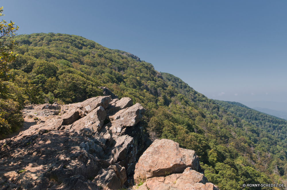 Shenandoah National Park Berg Landschaft Berge Himmel Linie Fels Wildnis Reisen Klippe geologische formation landschaftlich Steigung Bereich Park Felsen Szenerie Wasser Aufstieg Wolken Hochland Stein Spitze Wald Tal nationalen Tourismus Hügel Fluss im freien Umgebung im freien hoch Sommer Baum natürliche Schlucht felsigen Urlaub Wandern Schnee Landschaften natürliche Höhe Gras Ziel Geologie Hügel Bäume Panorama Gletscher Vorgebirge Wolke Insel Tag Farbe Meer Küste Panorama Bereich Land Wüste Urlaub Ozean See ruhige Vulkan Sonne Alpen Alpine Gelände Sand Szene Norden außerhalb Tourist Steine Schlucht Eis Klippen Wild Ökologie friedliche Horizont Kiefer Frühling Becken Herbst Pflanze niemand mountain landscape mountains sky line rock wilderness travel cliff geological formation scenic slope range park rocks scenery water ascent clouds highland stone peak forest valley national tourism hill river outdoor environment outdoors high summer tree natural canyon rocky vacation hiking snow scenics natural elevation grass destination geology hills trees panorama glacier promontory cloud island day color sea coast panoramic area land desert holiday ocean lake tranquil volcano sun alps alpine terrain sand scene north outside tourist stones ravine ice cliffs wild ecology peaceful horizon pine spring basin autumn plant nobody