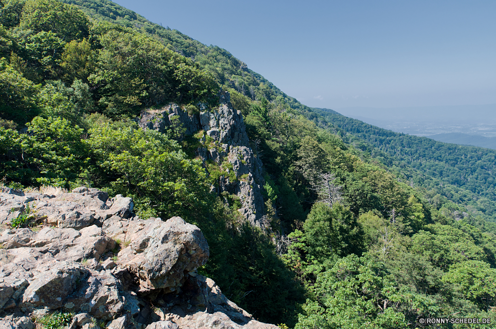 Shenandoah National Park Berg Wildnis Landschaft Berge Fels Bereich Hochland Fluss Reisen Baum Himmel Wald landschaftlich Wasser Tal Park Sommer Hügel felsigen Stein im freien Steigung Szenerie Tourismus Felsen Wolken Spitze Klippe Linie geologische formation Bäume nationalen im freien hoch natürliche Umgebung Panorama Schlucht Gras Aufstieg Urlaub Küste Schnee Wolke Kiefer Meer Landschaften ruhige Straße Wanderweg Wandern Stream Pflanze Tourist Urlaub natürliche Höhe woody plant Bewuchs Szene Tag Ziel Nach oben Insel See Spitzen Herbst Wild in der Nähe Frühling sonnig Sonne Grat Alpen Landschaften Farbe niemand Hügel Vorgebirge außerhalb Norden Bereich Küste Wüste vascular plant mountain wilderness landscape mountains rock range highland river travel tree sky forest scenic water valley park summer hill rocky stone outdoors slope scenery tourism rocks clouds peak cliff line geological formation trees national outdoor high natural environment panorama canyon grass ascent vacation coast snow cloud pine sea scenics tranquil road trail hiking stream plant tourist holiday natural elevation woody plant vegetation scene day destination top island lake peaks autumn wild near spring sunny sun ridge alps landscapes color nobody hills promontory outside north area coastline desert vascular plant