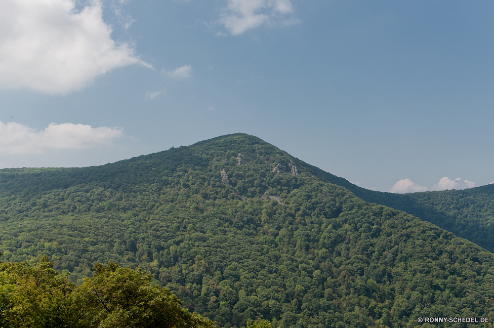 Shenandoah National Park Berg Hochland Bereich Landschaft Himmel Berge Vulkan Knoll Reisen Szenerie Tourismus landschaftlich im freien Baum Park Wolken Wildnis Spitze Hügel Sommer Tal Wald nationalen natürliche Höhe Fels Gras Wolke Wasser Fluss Entwicklung des ländlichen Stein Landschaft im freien Land geologische formation Wild Wandern natürliche Panorama Tag Herbst Land See Schnee Landschaften Umgebung Bäume Abenteuer Sonne Szene Insel Mount Frühling Ökologie friedliche fallen Farbe ruhige Wetter Urlaub Horizont Wiese Hügel felsigen majestätisch sonnig Wüste Felsen Ruhe Steigung bunte Gipfeltreffen vulkanische Grat Saison Geologie Aussicht Pflanze Feld bewölkt Reflexion gelb Tourist Straße Blatt mountain highland range landscape sky mountains volcano knoll travel scenery tourism scenic outdoors tree park clouds wilderness peak hill summer valley forest national natural elevation rock grass cloud water river rural stone countryside outdoor land geological formation wild hiking natural panorama day autumn country lake snow scenics environment trees adventure sun scene island mount spring ecology peaceful fall color tranquil weather vacation horizon meadow hills rocky majestic sunny desert rocks calm slope colorful summit volcanic ridge season geology vista plant field cloudy reflection yellow tourist road leaf