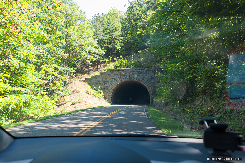 Blue Ridge Parkway Tunnel Durchgang Durchgang Art und Weise Landschaft Brücke Bäume Fluss Stein Baum Wald Straße Wasser Berg Reisen im freien landschaftlich Himmel Gras Szenerie Landschaft Park Sommer Architektur alt Bogen Wolken friedliche Entwicklung des ländlichen Hügel Land Gebäude Fels Ziel Umgebung Tal Pfad Berge natürliche Bewuchs England Antike Laufwerk Stream Tag See Ruhe Transport Geschichte Neu Autobahn Szene Felsen historische Garten Tourismus Verkehr Urlaub ruhige Asphalt Schlucht Teich außerhalb Perspektive historischen Reflexion fallen Turm Frühling Blätter tunnel passageway passage way landscape bridge trees river stone tree forest road water mountain travel outdoors scenic sky grass scenery countryside park summer architecture old arch clouds peaceful rural hill country building rock destination environment valley path mountains natural vegetation england ancient drive stream day lake calm transportation history new highway scene rocks historical garden tourism transport vacation tranquil asphalt canyon pond outside perspective historic reflection fall tower spring leaves