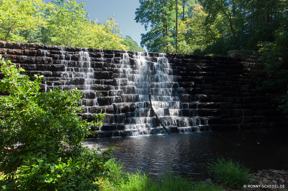 Blue Ridge Parkway Dam Barrier Obstruktion Fluss Struktur Landschaft Wasser Wald Stream Baum Wasserfall Mauer Berg Stein Kanal Bäume Fels landschaftlich Sommer Reisen Park Gras Szenerie See Brücke fallen im freien Frühling Körper des Wassers im freien Himmel friedliche ruhige natürliche Felsen Creek Umgebung Tourismus Berge Strömung fällt Hölzer Moos Herbst fließende Ruhe Blatt Stadt Kaskade Teich ruhig Wild Szene Pflanze Belaubung Holz Frieden Landschaft Steinmauer Tourist alt Urlaub Wildnis nass Entwicklung des ländlichen Land Blätter Wolke Architektur Saison England niemand Wolken Sonnenlicht Farben sonnig Steine idyllische Gebäude entspannende Straße Zaun frisch Schlucht dam barrier obstruction river structure landscape water forest stream tree waterfall wall mountain stone channel trees rock scenic summer travel park grass scenery lake bridge fall outdoor spring body of water outdoors sky peaceful tranquil natural rocks creek environment tourism mountains flow falls woods moss autumn flowing calm leaf city cascade pond quiet wild scene plant foliage wood peace countryside stone wall tourist old vacation wilderness wet rural country leaves cloud architecture season england nobody clouds sunlight colors sunny stones idyllic building relaxing road fence fresh canyon