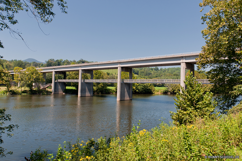 Blue Ridge Parkway Bootshaus Schuppen Nebengebäude Gebäude Wasser Fluss See Struktur Landschaft Himmel Anlegestelle Dam Reisen Ufer Brücke Tourismus Barrier landschaftlich Stadt Boot Reflexion Baum Architektur Sommer Kanal Meer Unterstützung Bäume Park Berg Obstruktion Urlaub am See Wahrzeichen Küste im freien Körper des Wassers Wolke Ozean Wald Sonne Haus Urlaub Gerät Insel alt Wolken ruhige Szenerie Teich sonnig historischen England Szene Tourist Kanal Bucht Urban Stein Stadt Strand Berge Villa Geschichte Farbe Boote Panorama Skyline Schiff Stadtansicht Küste Ruhe Horizont Turm Resort Tag Fels Reflexionen Angeln Tropischer im freien Denkmal Sonnenuntergang Transport Erholung Gras boathouse shed outbuilding building water river lake structure landscape sky pier dam travel shore bridge tourism barrier scenic city boat reflection tree architecture summer channel sea support trees park mountain obstruction vacation lakeside landmark coast outdoors body of water cloud ocean forest sun house holiday device island old clouds tranquil scenery pond sunny historic england scene tourist canal bay urban stone town beach mountains villa history color boats panorama skyline ship cityscape coastline calm horizon tower resort day rock reflections fishing tropical outdoor monument sunset transportation recreation grass