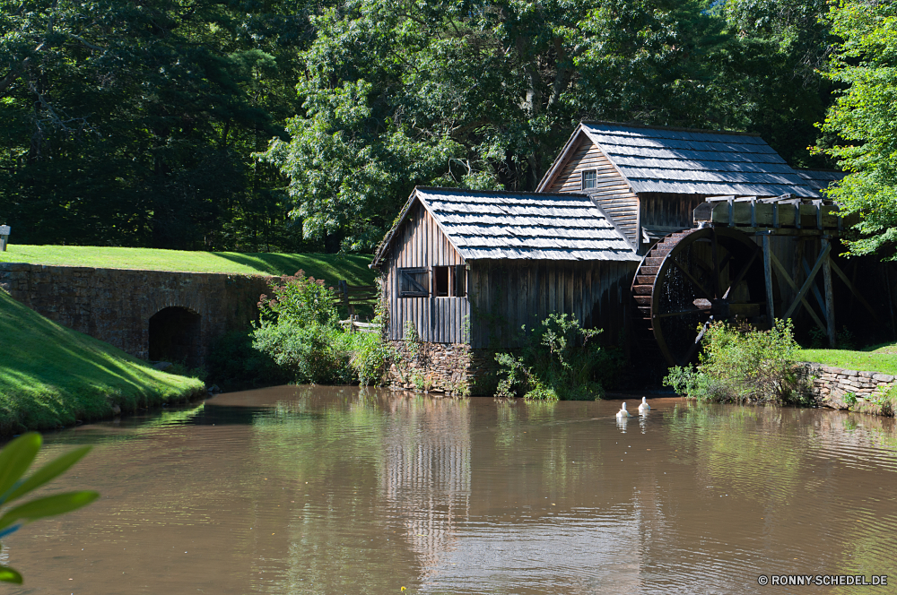 Blue Ridge Parkway Bootshaus Schuppen Nebengebäude Gebäude Wasser Struktur Fluss Haus See Landschaft Himmel Reflexion Architektur Wald Sommer landschaftlich alt im freien Bäume Tourismus Urlaub ruhige aus Holz Boot Reisen Baum Wahrzeichen Meer Land Teich Entwicklung des ländlichen historischen Insel Holz Küste Geschichte Ozean Berg Wolke Ufer Szenerie Stadt Scheune Urlaub Park Herbst Brücke sonnig Strand Ruhe Dorf Bauernhof Rustikale Dach Gras Tropischer berühmte Stadt Erholung Hütte Startseite klar Fels Angeln gelassene fallen Turm Erbe Entspannung historische Umgebung Sonne boathouse shed outbuilding building water structure river house lake landscape sky reflection architecture forest summer scenic old outdoors trees tourism vacation tranquil wooden boat travel tree landmark sea country pond rural historic island wood coast history ocean mountain cloud shore scenery city barn holiday park autumn bridge sunny beach calm village farm rustic roof grass tropical famous town recreation hut home clear rock fishing serene fall tower heritage relaxation historical environment sun