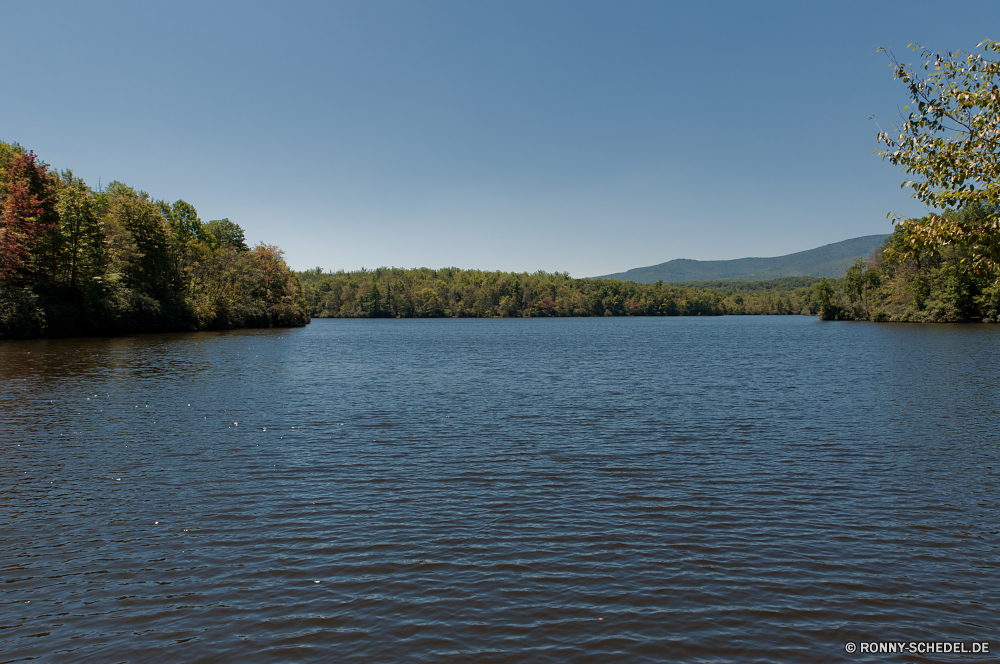 Blue Ridge Parkway Becken natürliche depression See Wasser geologische formation Ufer Landschaft am See Fluss Himmel Baum Wald Bäume Berg Reflexion landschaftlich im freien Reisen Körper des Wassers Tourismus Park Sommer ruhige Teich Szenerie Wolken Insel Fels Küste Meer friedliche Wolke Sonne Gras Szene Ruhe Urlaub im freien Stein Umgebung Ozean Hölzer Berge Urlaub Strand Bewuchs Herbst Bucht Felsen Kanal Holz natürliche Pflanze Boot Sonnenlicht klar idyllische gelassene Hügel nationalen Sonnenuntergang Erholung Sand Entwicklung des ländlichen Wildnis England sonnig Küste Resort Farbe außerhalb Landschaft Frieden Stream Küstenlinie Saison Kreuzfahrt Gelände Hügel ruhig Tropischer seelandschaft Kiefer Panorama Skyline Land Entspannung Stadt Rest Verkehr Tourist Barrier basin natural depression lake water geological formation shore landscape lakeside river sky tree forest trees mountain reflection scenic outdoors travel body of water tourism park summer tranquil pond scenery clouds island rock coast sea peaceful cloud sun grass scene calm vacation outdoor stone environment ocean woods mountains holiday beach vegetation autumn bay rocks channel wood natural plant boat sunlight clear idyllic serene hill national sunset recreation sand rural wilderness england sunny coastline resort color outside countryside peace stream shoreline season cruise terrain hills quiet tropical seascape pine panorama skyline land relaxation city rest transport tourist barrier