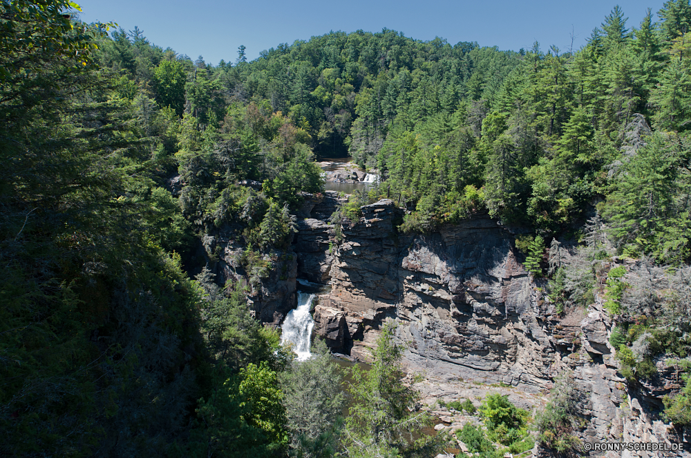 Blue Ridge Parkway Klippe Berg Landschaft geologische formation Fels Berge Wald Baum Fluss Wildnis Cliff-Wohnung Reisen Himmel landschaftlich Wasser Felsen Tal Bäume Hügel Wohnung Schlucht Stein im freien Park Sommer Tourismus felsigen Gehäuse Steigung Szenerie hoch Bereich im freien Stream Tag woody plant natürliche Struktur Ziel nationalen Wolken Küste Antike Schlucht Wasserfall Umgebung Panorama alt Meer Straße Spitze Pflanze Nach oben vascular plant Urlaub Landschaften Hölzer Szene Aufstieg Süden Urlaub Insel ruhige Flora Creek Wanderweg Gras Wandern Bewuchs Wolke Kiefer Küste See Sonne Wild Mauer Ruine sonnig Holz Stadt Ozean Strömung Belaubung Wahrzeichen Geschichte Hochland Entwicklung des ländlichen Blätter niemand cliff mountain landscape geological formation rock mountains forest tree river wilderness cliff dwelling travel sky scenic water rocks valley trees hill dwelling canyon stone outdoors park summer tourism rocky housing slope scenery high range outdoor stream day woody plant natural structure destination national clouds coast ancient ravine waterfall environment panorama old sea road peak plant top vascular plant vacation scenics woods scene ascent south holiday island tranquil flora creek trail grass hiking vegetation cloud pine coastline lake sun wild wall ruins sunny wood city ocean flow foliage landmark history highland rural leaves nobody