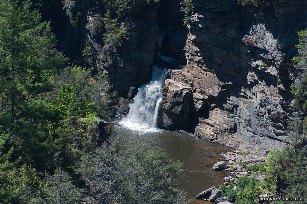 Blue Ridge Parkway Fluss Wasserfall Klippe Wasser Stream geologische formation Fels Landschaft Wald Berg Wildnis Schlucht Stein Felsen Kanal Schlucht Park Reisen fließende Berge im freien fällt Kaskade Körper des Wassers Baum Strömung Creek Bäume Tal Umgebung landschaftlich Wild im freien Sommer natürliche depression nationalen Frühling Moos fallen natürliche Bewegung felsigen nass Tourismus Wasserfälle friedliche fallen platsch Dam ruhige Steine Himmel Szenerie Becken gelassene rasche frisch Barrier Reinigen frische Luft See Szene Pflanze glatte Flüsse plantschen Wandern Hölzer Blatt Holz Kühl Landschaften Erhaltung Obstruktion Wolken macht Belaubung Ökologie Geschwindigkeit Erholung Struktur Herbst Gelände üppige Hügel SWIFT Stromschnellen klar Spitze erfrischende Abenteuer Urlaub Drop Gras Tag river waterfall cliff water stream geological formation rock landscape forest mountain wilderness canyon stone rocks channel ravine park travel flowing mountains outdoor falls cascade body of water tree flow creek trees valley environment scenic wild outdoors summer natural depression national spring moss fall natural motion rocky wet tourism waterfalls peaceful falling splash dam tranquil stones sky scenery basin serene rapid fresh barrier clean freshness lake scene plant smooth rivers splashing hiking woods leaf wood cool scenics conservation obstruction clouds power foliage ecology speed recreation structure autumn terrain lush hill swift rapids clear peak refreshing adventure vacation drop grass day