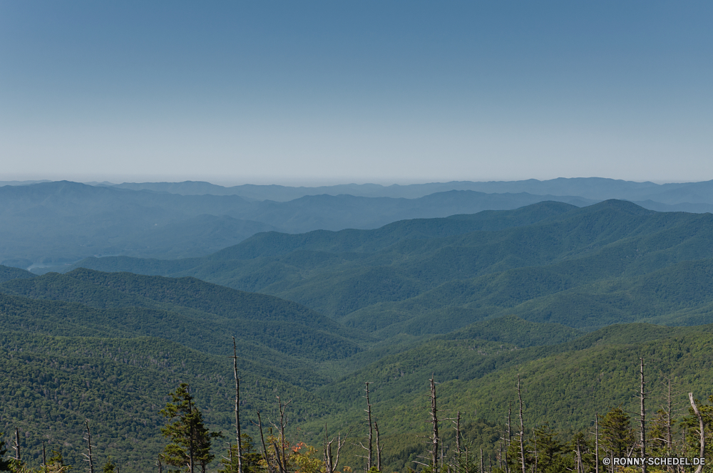 Great Smoky Mountains National Park Bereich Berg Berge Landschaft Wald Himmel Reisen Hochland Tal Park Baum Schnee Bäume nationalen Tourismus Gras Wolke Sommer im freien Wolken Wasser See Spitze Wildnis Fluss Fels fallen Herbst im freien Szenerie Hügel landschaftlich hoch sonnig Frühling Urlaub felsigen Kiefer Reflexion Hügel Alpine Wiese Hölzer Entwicklung des ländlichen Umgebung friedliche Stein Wandern Alpen Belaubung Tag übergeben natürliche gelb Szene Ruhe Entspannung Feld Farbe Land Stream Pfad gelassene am Morgen Straße Horizont Schlucht Mount Klettern Pflanze ruhig Panorama Busch Panorama Holz Nach oben Land ruhige Rocky mountains Höhe Wild Saison Stille Alp Weide Norden Felsen Licht Freiheit Frieden Landschaft Tourist Blätter range mountain mountains landscape forest sky travel highland valley park tree snow trees national tourism grass cloud summer outdoors clouds water lake peak wilderness river rock fall autumn outdoor scenery hill scenic high sunny spring vacation rocky pine reflection hills alpine meadow woods rural environment peaceful stone hiking alps foliage day pass natural yellow scene calm relaxation field color country stream path serene morning road horizon canyon mount climb plant quiet panoramic bush panorama wood top land tranquil rocky mountains elevation wild season silence alp pasture north rocks light freedom peace countryside tourist leaves