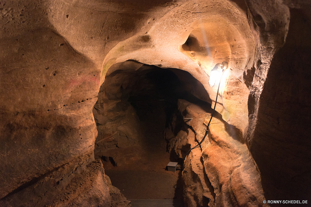 Mammoth Cave National Park Höhle geologische formation Fels Stein Schlucht Geologie Sandstein Wüste Tourismus Reisen nationalen Antike Felsen Park Mauer alt Sand landschaftlich Landschaft Berg Bildung natürliche Orange Erde dunkel Farbe Himmel Wasser Denkmal Formationen u-Bahn Klippe Mysterium Geschichte Baum geologische Licht Aushöhlung im freien im freien Berge Tunnel Höhle Tal Fluss Extreme Loch Abenteuer Gebäude Innenseite Architektur Tourist Kalkstein Südwesten felsigen Urlaub Durchgang Muster versteckt Klippen Textur unter tief einzigartige Steine Wildnis Kultur Platz trocken Innenraum Braun Antik Attraktion historischen Wahrzeichen nass gelb Calcit Stalagmit Tropfsteinhöhle geologische Tag Dunkelheit Klettern Escape ungewöhnliche geheimnisvolle historische lila Detail Schneiden bunte niemand cave geological formation rock stone canyon geology sandstone desert tourism travel national ancient rocks park wall old sand scenic landscape mountain formation natural orange earth dark color sky water monument formations underground cliff mystery history tree geologic light erosion outdoors outdoor mountains tunnel cavern valley river extreme hole adventure building inside architecture tourist limestone southwest rocky vacation passage pattern hidden cliffs texture under deep unique stones wilderness culture place dry interior brown antique attraction historic landmark wet yellow calcite stalagmite stalactite geological day darkness climb escape unusual mysterious historical purple detail cut colorful nobody