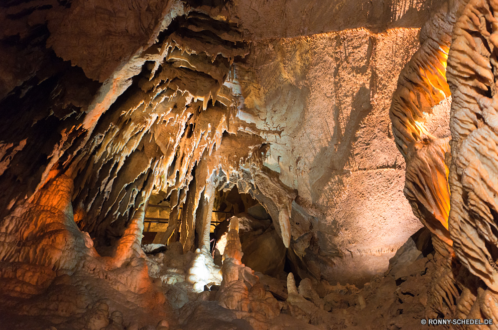 Mammoth Cave National Park Höhle geologische formation Fels Wüste Schlucht Stein Sandstein Landschaft nationalen Park Geologie Formationen Reisen Felsen Berg Tourismus natürliche Antike Sand landschaftlich im freien Aushöhlung Mauer Klippe geologische Klippen Himmel Berge Bildung Baum Orange trocken im freien Südwesten Wasser Erde Tal versteckt Arid geologische Muster Innenseite Tourist Kalkstein Geschichte nass Mysterium Steine Wildnis Hügel Stalagmit Tropfsteinhöhle u-Bahn felsigen tief Denkmal alt Textur Sommer Calcit Farbe Höhle Ressourcen Gelände geheimnisvolle Hügel Staaten Licht unter Boden dunkel Wahrzeichen Szenerie Braun Fluss ganz unter Nationalpark Dunkelheit Wanderung ungewöhnliche Tour Attraktion Bereich Wolken Abenteuer Erhaltung Tropfen Holz Ökologie Detail Tag cave geological formation rock desert canyon stone sandstone landscape national park geology formations travel rocks mountain tourism natural ancient sand scenic outdoors erosion wall cliff geologic cliffs sky mountains formation tree orange dry outdoor southwest water earth valley hidden arid geological pattern inside tourist limestone history wet mystery stones wilderness hill stalagmite stalactite underground rocky deep monument old texture summer calcite color cavern resources terrain mysterious hills states light under ground dark landmark scenery brown river quite beneath national park darkness hike unusual tour attraction area clouds adventure conservation drops wood ecology detail day