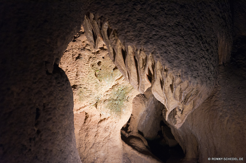 Mammoth Cave National Park Höhle geologische formation Cliff-Wohnung Fels Wohnung Schlucht Stein Wüste Sand Sandstein Gehäuse Landschaft Park Reisen Geologie Klippe nationalen Tourismus Felsen natürliche Berg Struktur Bildung landschaftlich Aushöhlung Formationen Himmel im freien Klippen Tal Berge geologische Erde Mauer Antike Südwesten Arid Orange Wildnis Textur geologische Gelände alt im freien trocken Baum Extreme Steine Farbe Wasser Braun Muster Wahrzeichen Geschichte Fluss Boden Landschaften Abenteuer niemand Wolken Strand Schlucht Land historischen Tourist Sommer Wanderung felsigen Staaten Lineal Szene Tag Szenerie Loch Licht Oberfläche Schlucht Schichten Wandern Attraktion Bereich Vereinigte Reise Süden Hügel Urlaub Innenseite texturierte cave geological formation cliff dwelling rock dwelling canyon stone desert sand sandstone housing landscape park travel geology cliff national tourism rocks natural mountain structure formation scenic erosion formations sky outdoors cliffs valley mountains geological earth wall ancient southwest arid orange wilderness texture geologic terrain old outdoor dry tree extreme stones color water brown pattern landmark history river soil scenics adventure nobody clouds beach ravine land historic tourist summer hike rocky states ruler scene day scenery hole light surface gorge layers hiking attraction area united trip south hill vacation inside textured