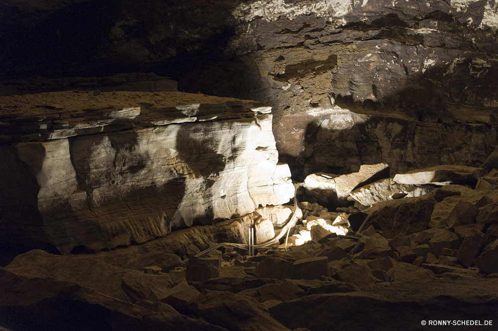 Mammoth Cave National Park Cliff-Wohnung Fels Wohnung Landschaft Stein Gehäuse Schlucht geologische formation landschaftlich Felsen Höhle Reisen Sand Wüste Berg Himmel Geologie Polarfuchs Tourismus nationalen Struktur Park Tal im freien Berge Fuchs Klippe Wolken Wildnis natürliche Aushöhlung Sandstein Urlaub Hundeartige Szenerie im freien Wasser Alpenschneehuhn Szene Küste felsigen Fluss Meer Baum Auerhahn Ozean Strand Bildung Sommer Orange Landschaften Ufer Tourist ruhige Formationen geologische Horizont Steine trocken Schnee Gletscher Südwesten Wald Spiel Vogel Mauer Abenteuer Klima Farbe friedliche Wahrzeichen Grand Antike Panorama Extreme Wolke kalt Bereich Bereich außerhalb niemand Winter Küste alt Wetter Land Licht Sonnenlicht bunte Gelände dramatische Sonnenaufgang Ruhe Sonnenuntergang Bäume Frühling cliff dwelling rock dwelling landscape stone housing canyon geological formation scenic rocks cave travel sand desert mountain sky geology arctic fox tourism national structure park valley outdoors mountains fox cliff clouds wilderness natural erosion sandstone vacation canine scenery outdoor water ptarmigan scene coast rocky river sea tree grouse ocean beach formation summer orange scenics shore tourist tranquil formations geological horizon stones dry snow glacier southwest forest game bird wall adventure climate color peaceful landmark grand ancient panoramic extreme cloud cold area range outside nobody winter coastline old weather land light sunlight colorful terrain dramatic sunrise calm sunset trees spring