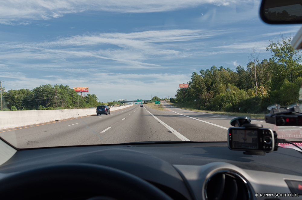 Auf in den Süden Schnellstraße Straße Autobahn Asphalt Auto Laufwerk Landschaft Transport Reisen Himmel Geschwindigkeit Horizont Autobahn Bewegung Reise Strecke Verkehr Verkehr Entwicklung des ländlichen fahren Art und Weise Reise Wolke Land Linie Straße leere Wolken Perspektive schnell Auto Fahrzeug LKW Kurve Auto Richtung Szenerie Berge im freien Verschieben Bewegung Berg Landschaft im freien Wiese Feld Sommer landschaftlich Spur Gras bewölkt Hügel Ziel Autobahn Rad Szene Asphalt Freiheit Zeichen Kfz Speedway Baum Pfad Wald Land Anhänger LKW Tag Wetter voran Fracht Sonne Weichzeichnen Autobahn Umgebung hoch sonnig hell Urlaub Bäume wicklung Autos gerade Anhänger Wolkengebilde Rennen außerhalb niemand Wüste lange friedliche Spiegel LKW Reise Entfernung Felder Licht Geschäft Linien Herbst expressway road highway asphalt car drive landscape transportation travel sky speed horizon freeway motion journey route transport traffic rural driving way trip cloud country line street empty clouds perspective fast auto vehicle truck curve automobile direction scenery mountains outdoor moving movement mountain countryside outdoors meadow field summer scenic lane grass cloudy hill destination motorway wheel scene tarmac freedom sign motor vehicle speedway tree path forest land trailer truck day weather ahead cargo sun blur interstate environment high sunny bright vacation trees winding cars straight trailer cloudscape race outside nobody desert long peaceful mirror lorry voyage distance fields light business lines autumn