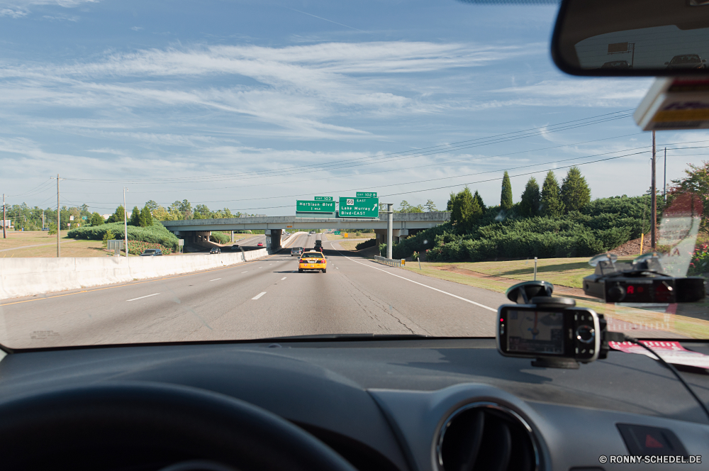 Auf in den Süden Schnellstraße Auto Straße Autobahn Laufwerk Transport Geschwindigkeit Asphalt Reisen Verkehr Auto Himmel Auto Verkehr Landschaft fahren schnell Fahrzeug Bewegung Horizont Autobahn Rad Wolken Strecke Straße Reise Bewegung Reise Art und Weise Entwicklung des ländlichen leere Kfz Land Wolke Linie Spur Verschieben im freien Szenerie Berg Hügel Kurve Sitz Autobahn Gerät im freien landschaftlich Freiheit Ziel Weichzeichnen Spiegel Berge Sommer Landschaft macht Wiese Rennen Richtung Perspektive LKW Unterstützung Gras Feld Licht hoch bewölkt moderne Wetter Motor Motor Szene außerhalb Baum Speedway Urlaub Seite Wüste hell Land Innenseite voran Treiber Cockpit Tag sonnig Pfad Sport Stadt Umgebung Kontrolle Geschäft Lenkung Wald gerade Entfernung Glas Sport Sicherheit Neu Sonne Flugzeug expressway car road highway drive transportation speed asphalt travel transport automobile sky auto traffic landscape driving fast vehicle motion horizon freeway wheel clouds route street trip movement journey way rural empty motor vehicle country cloud line lane moving outdoors scenery mountain hill curve seat motorway device outdoor scenic freedom destination blur mirror mountains summer countryside power meadow race direction perspective truck support grass field light high cloudy modern weather motor engine scene outside tree speedway vacation side desert bright land inside ahead driver cockpit day sunny path sports city environment control business steering forest straight distance glass sport safety new sun airplane