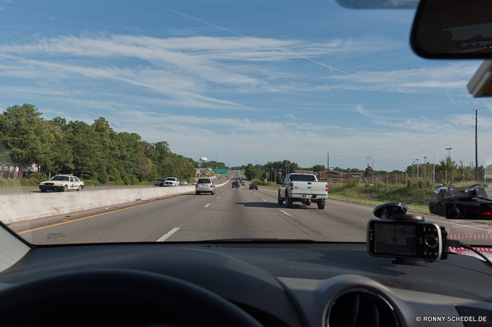 Auf in den Süden Straße Auto Schnellstraße Sitz Autobahn Rumpeln Laufwerk Asphalt Unterstützung Transport Geschwindigkeit Gerät Reisen Himmel Landschaft Verkehr Bewegung Horizont Reise Auto fahren Fahrzeug Reise Strecke Verkehr Autobahn schnell Auto Straße Rad Art und Weise Linie Wolken Kurve Wolke Perspektive Bewegung leere Kfz Entwicklung des ländlichen rumble seat Cabrio Verschieben Berg Land Szenerie Ziel Scheibenwischer im freien Autobahn Berge im freien Sommer Richtung landschaftlich Weichzeichnen mechanisches Gerät Treiber LKW Wiese Gras Hügel Feld Baum bewölkt Freiheit Landschaft Speedway Spur Pfad Wald voran Sonne Szene sonnig Mechanismus Tag Wetter Asphalt Motor außerhalb horizontale Bäume Autos Wüste Zeichen Urlaub wicklung hell niemand Fracht Verschieben Umgebung Licht friedliche moderne Spiegel road car expressway seat highway rumble drive asphalt support transportation speed device travel sky landscape transport motion horizon journey auto driving vehicle trip route traffic freeway fast automobile street wheel way line clouds curve cloud perspective movement empty motor vehicle rural rumble seat convertible moving mountain country scenery destination windshield wiper outdoor motorway mountains outdoors summer direction scenic blur mechanical device driver truck meadow grass hill field tree cloudy freedom countryside speedway lane path forest ahead sun scene sunny mechanism day weather tarmac motor outside horizontal trees cars desert sign vacation winding bright nobody cargo move environment light peaceful modern mirror